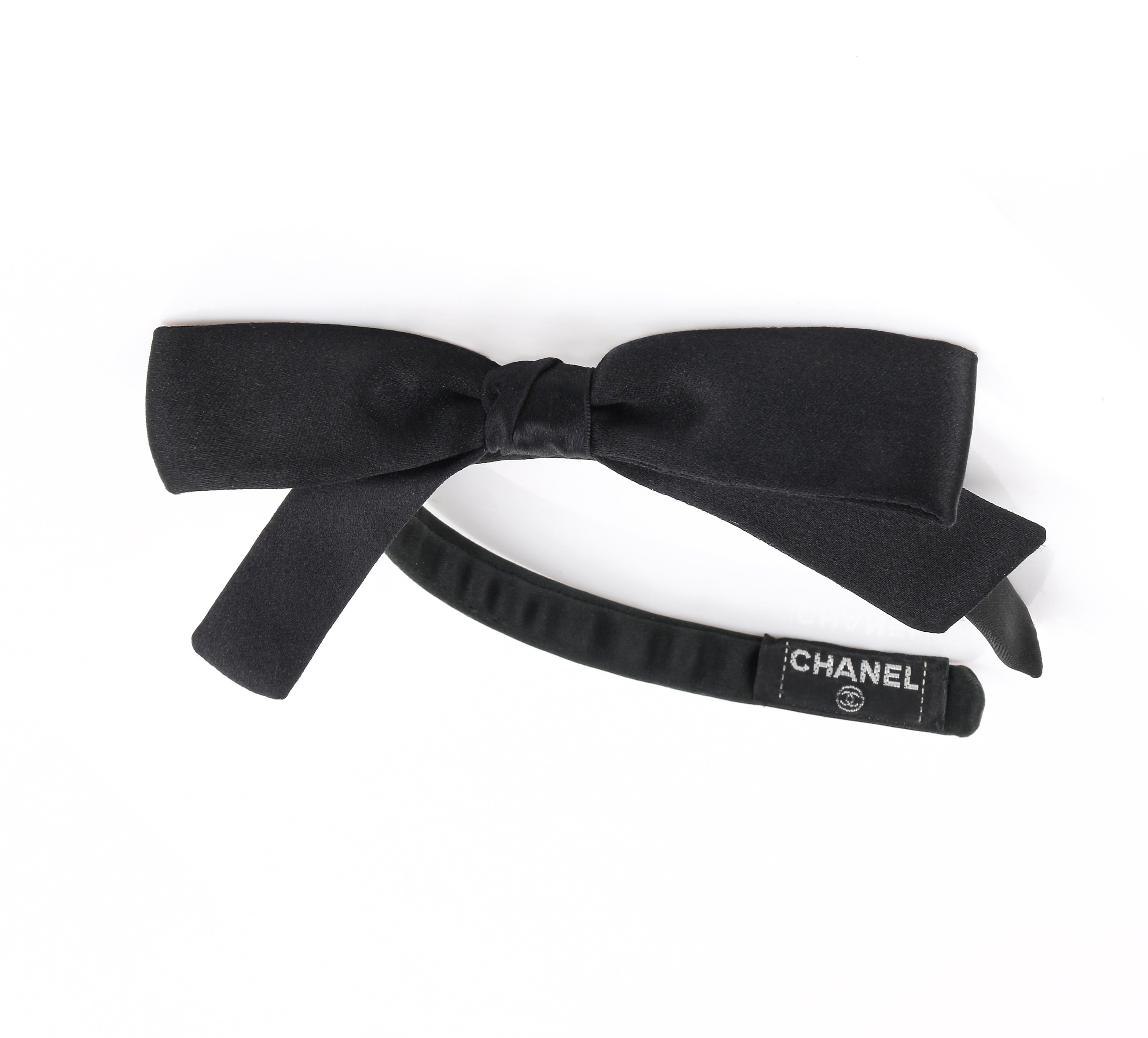 CHANEL Black Satin Silk Narrow Classic Bow Covered Structured Headband Headpiece
 
Brand/Manufacturer: Chanel
Style: Headband 
Color(s): Black
Lined: No
Unmarked Fabric Content (feel of): Exterior: Silk Satin; Interior Structure: Plastic
Additional