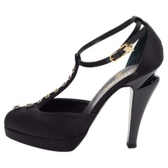 Chanel - Décolleté con cinturino a T in raso nero con borchie, taglia 38