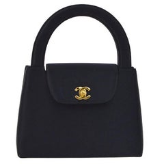Bolso de mano negro de satén de Chanel con asa superior, estilo Kelly, mini, de fiesta y para la noche