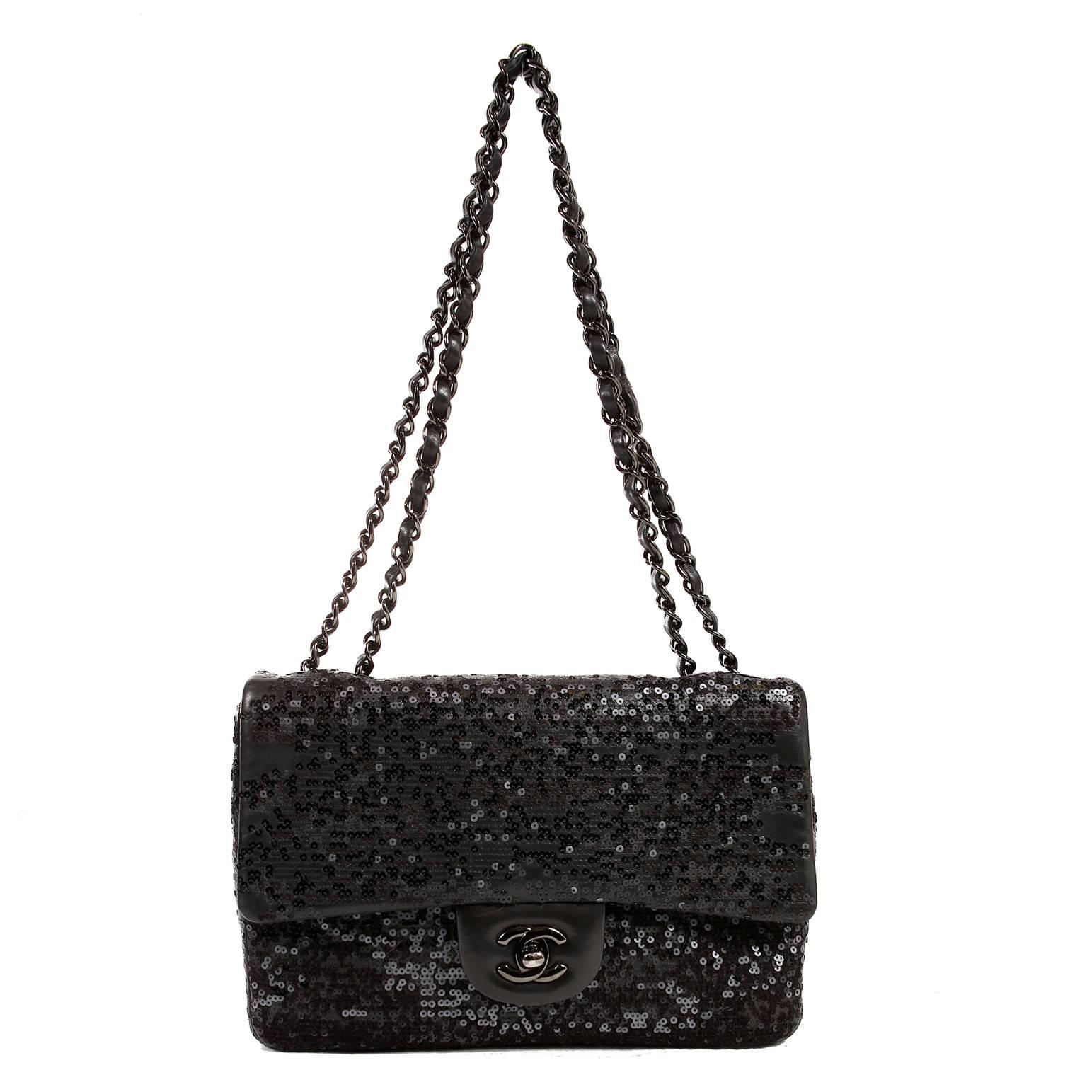 Chanel Black Sequin Single Flap Bag- PRISTINE
An ornamented version of the medium single flap, it is a brilliant addition to any collection.
Black leather single flap bag is covered in layers of black sequins.  Dark silver interlocking CC twist lock
