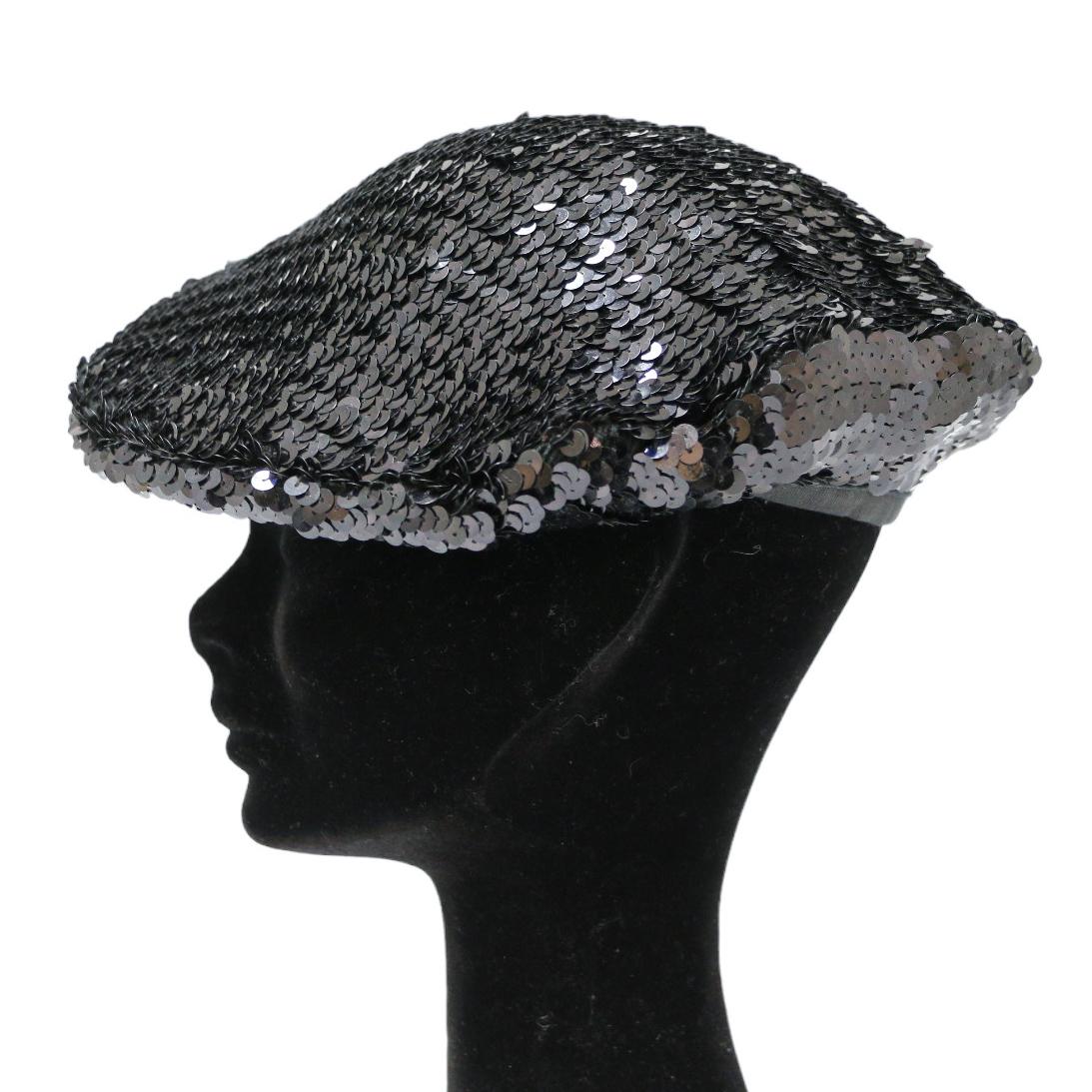 da uomo o donna Berretto con paillettes nere di Chanel in vendita