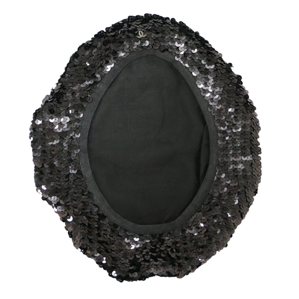 Berretto con paillettes nere di Chanel in vendita 1