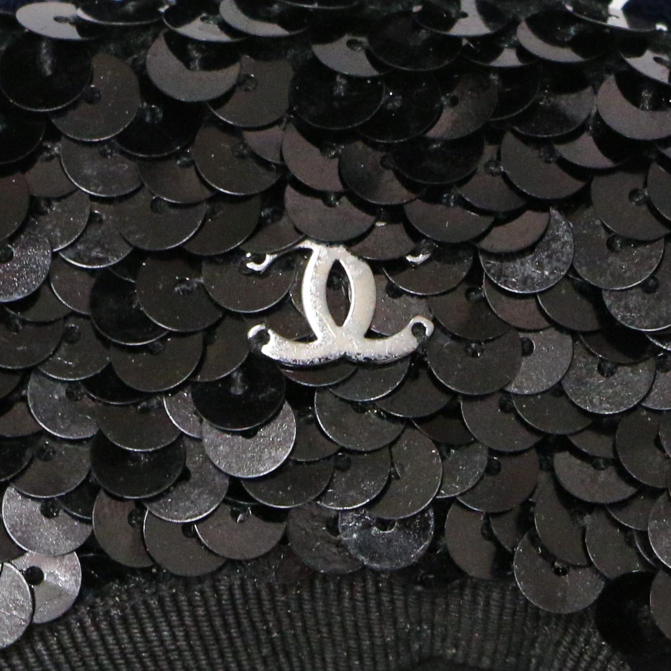 Berretto con paillettes nere di Chanel in vendita 2