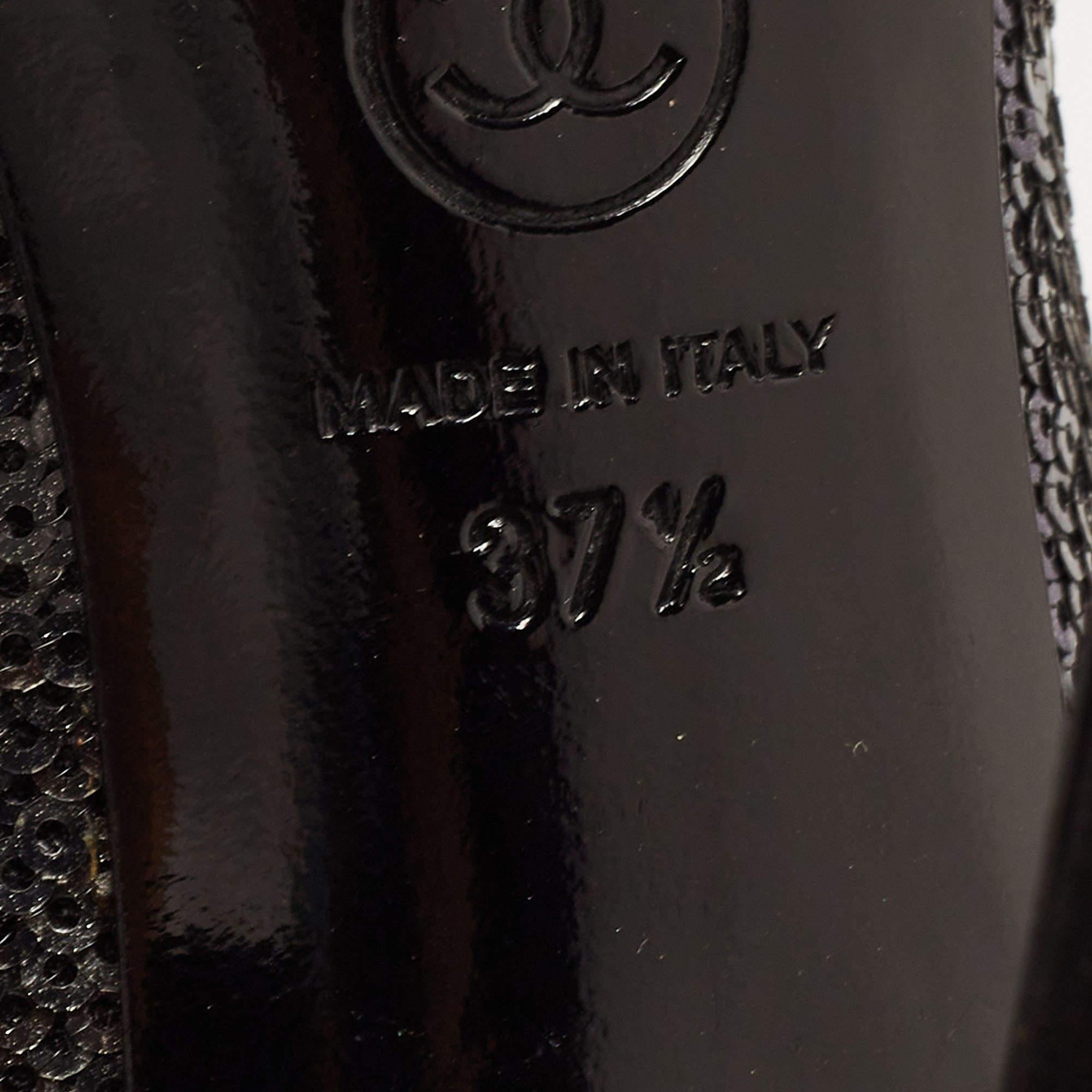Chanel Black Sequins CC Pumps Size 37.5 For Sale 3