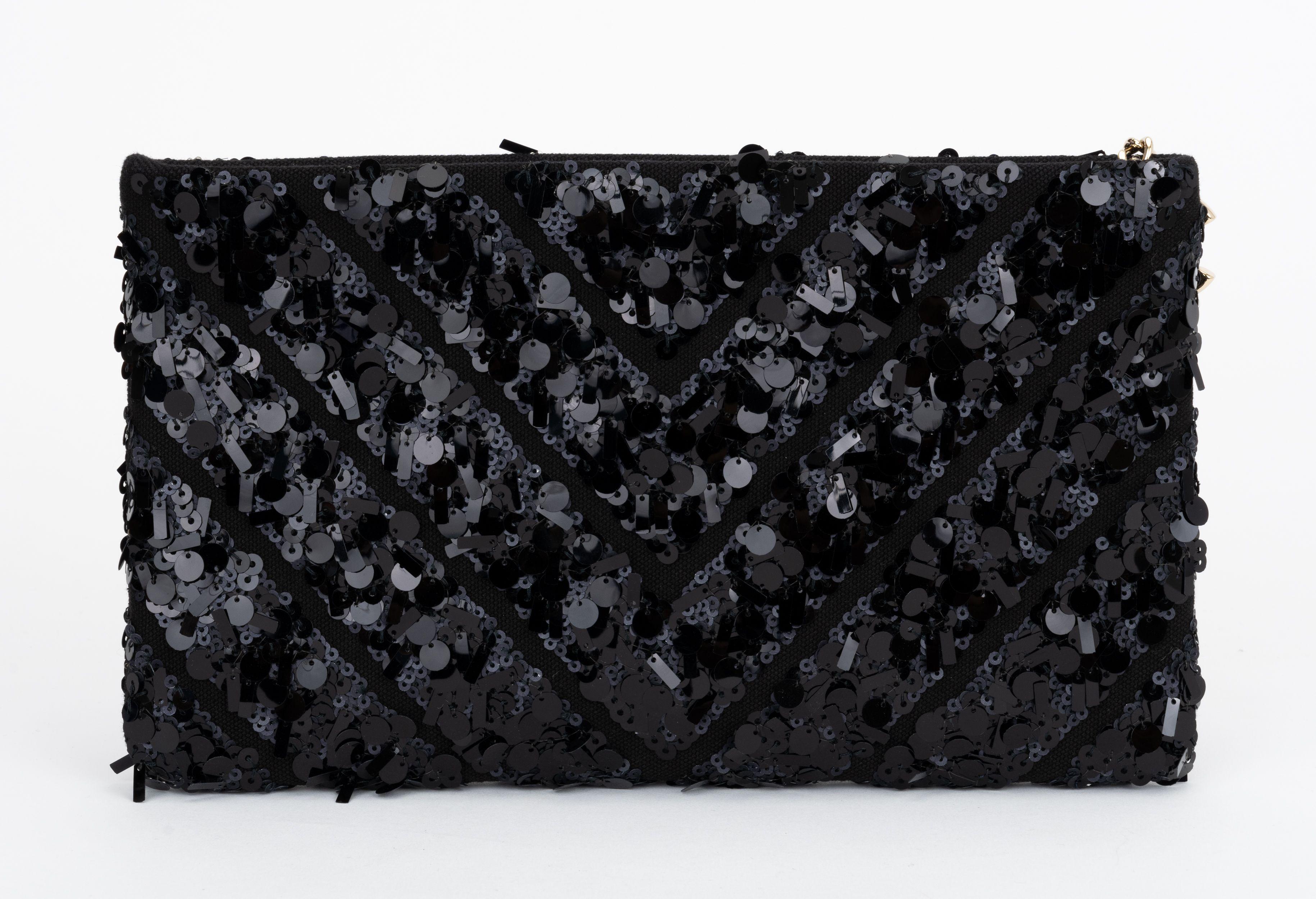 Chanel Black Sequins Evening Clutch In Excellent Condition In West Hollywood, CA