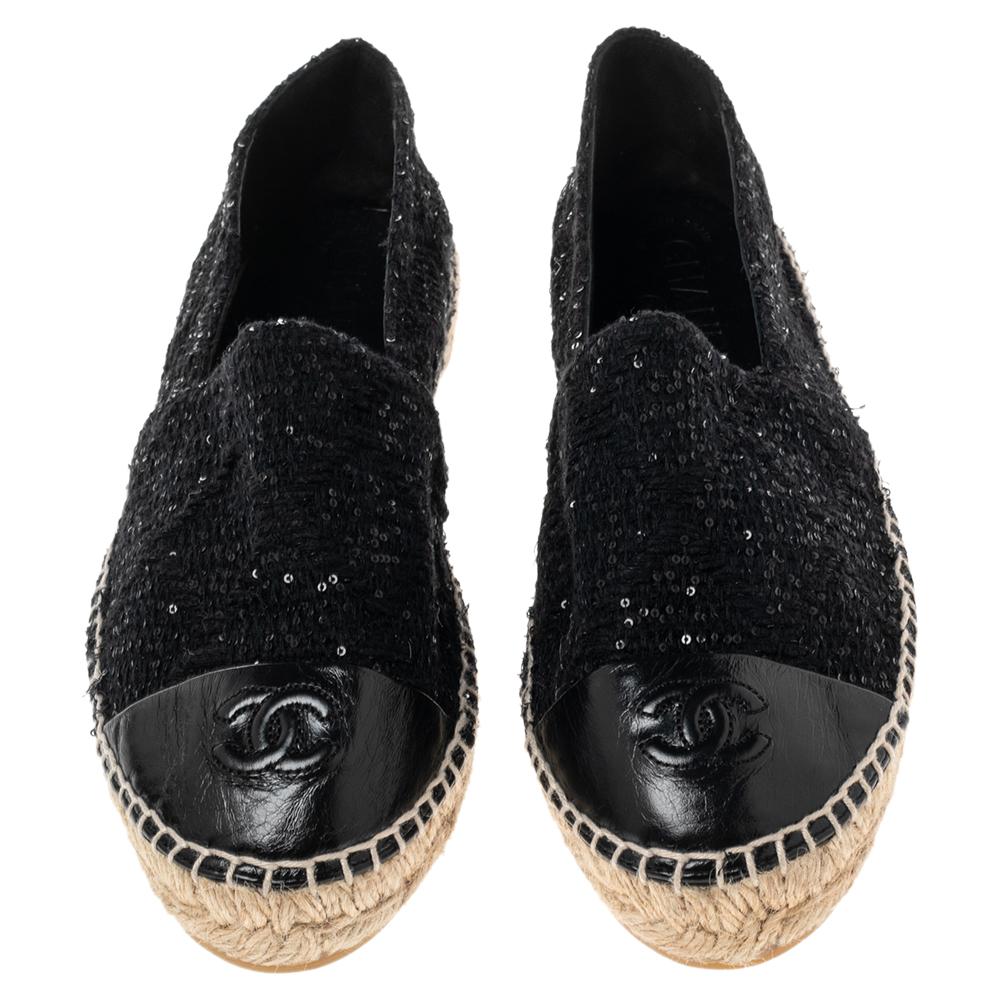 Chanel shoes are known for their unique designs that emanate the label's feminine verve and immaculate craftsmanship that makes their creations last season after season. Crafted from tweed and leather, these espadrille flats are a great combination