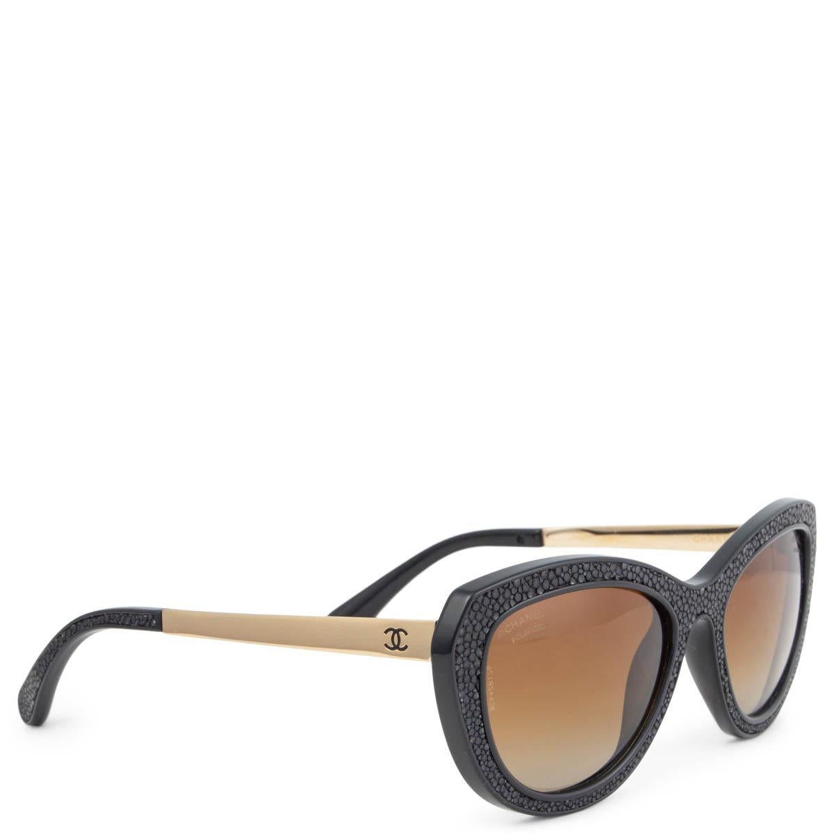 This 100% authentic Chanel C.622/S9 cat-eye stingray sunglasses in black acetate and brown gradient lenses. Gold-tone metal temples. Have been worn and are in excellent condition. 

Measurements
Model	6046 C.622/S9
Width	15cm (5.9in)
Height	5cm