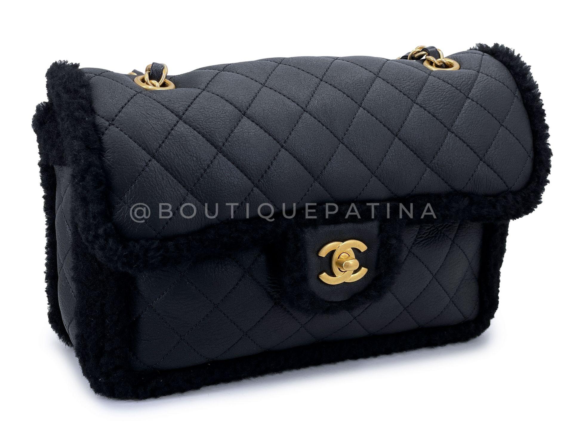 Nero Chanel Borsa a soffietto in shearling nero GHW 68590 in vendita