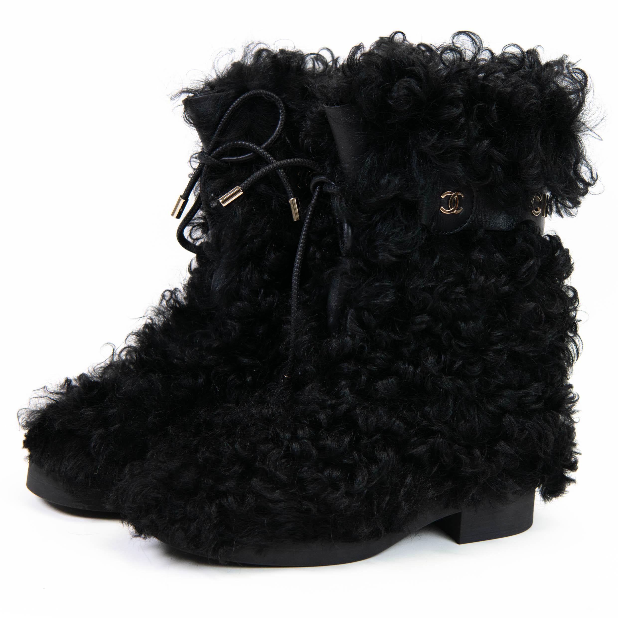 Chanel Black Shearling Sheepskin High Boots 37.5 In Excellent Condition In Corona Del Mar, CA