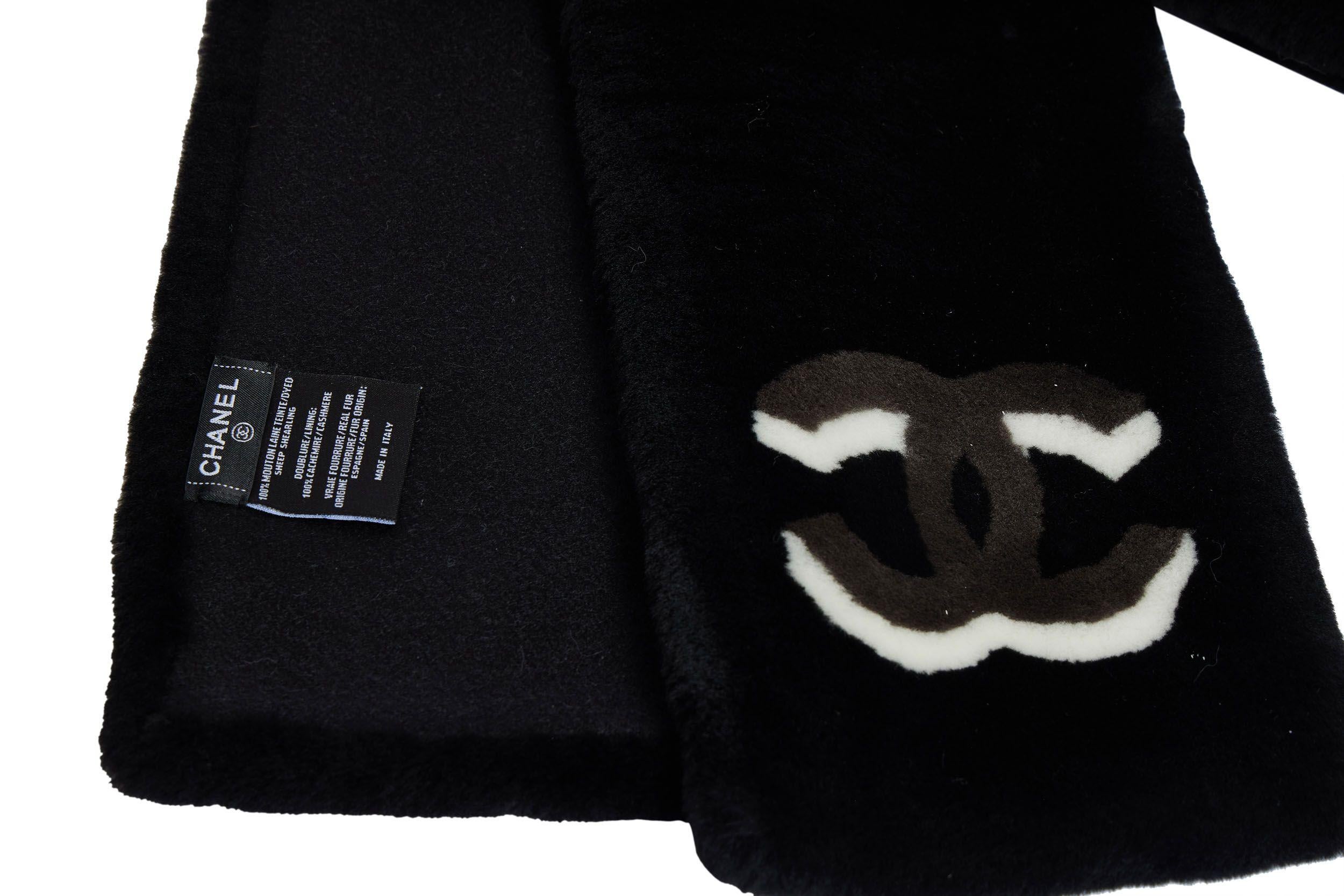  Chanel Écharpe en peau de mouton noire avec logo 3D1999 Pour femmes 