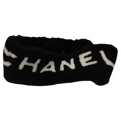 Chanel bandeau en peau de mouton noire cachemire cache cachette