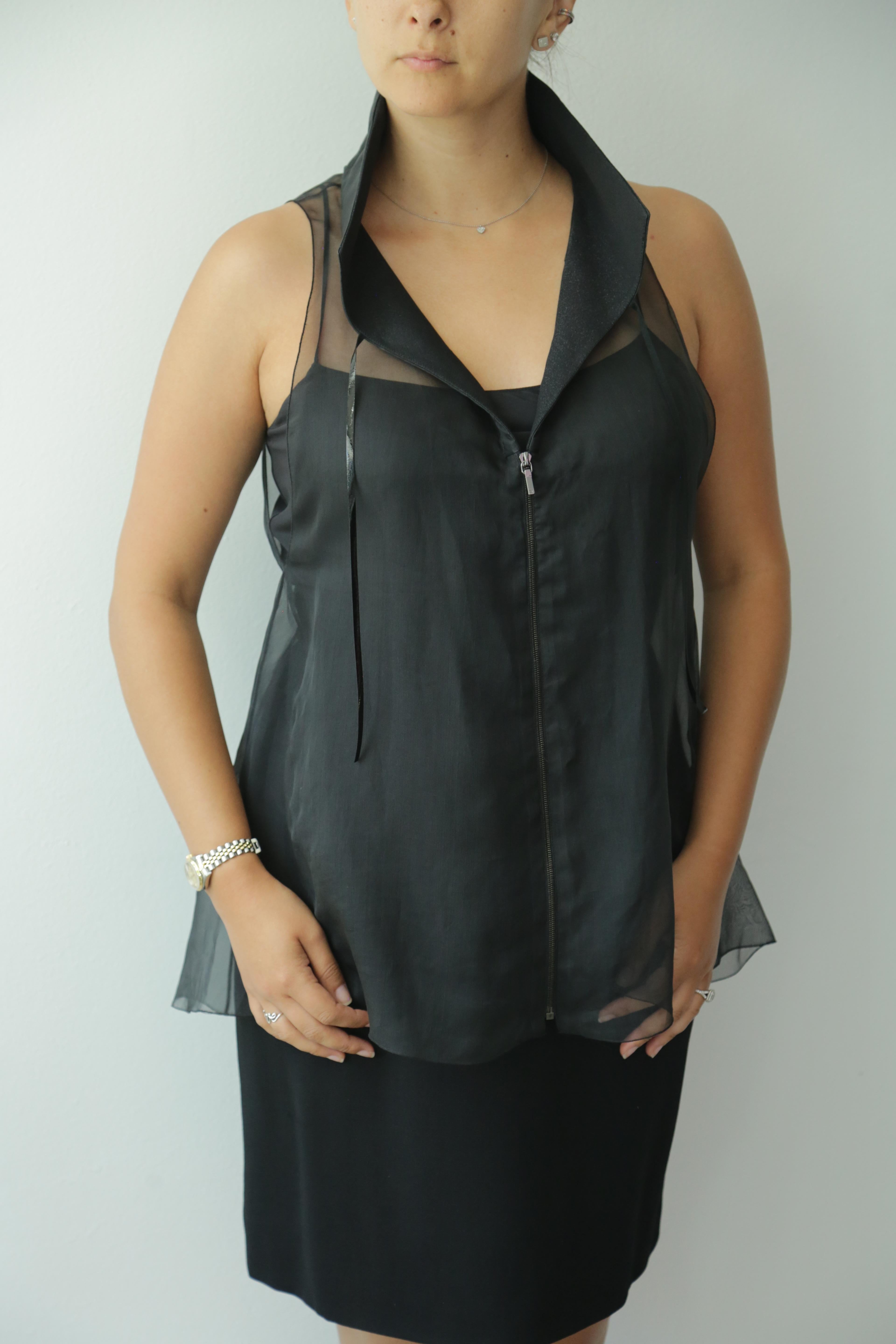 CHANEL Schwarze durchsichtige ärmellose Bluse mit Kragen Größe 36 (Grau) im Angebot