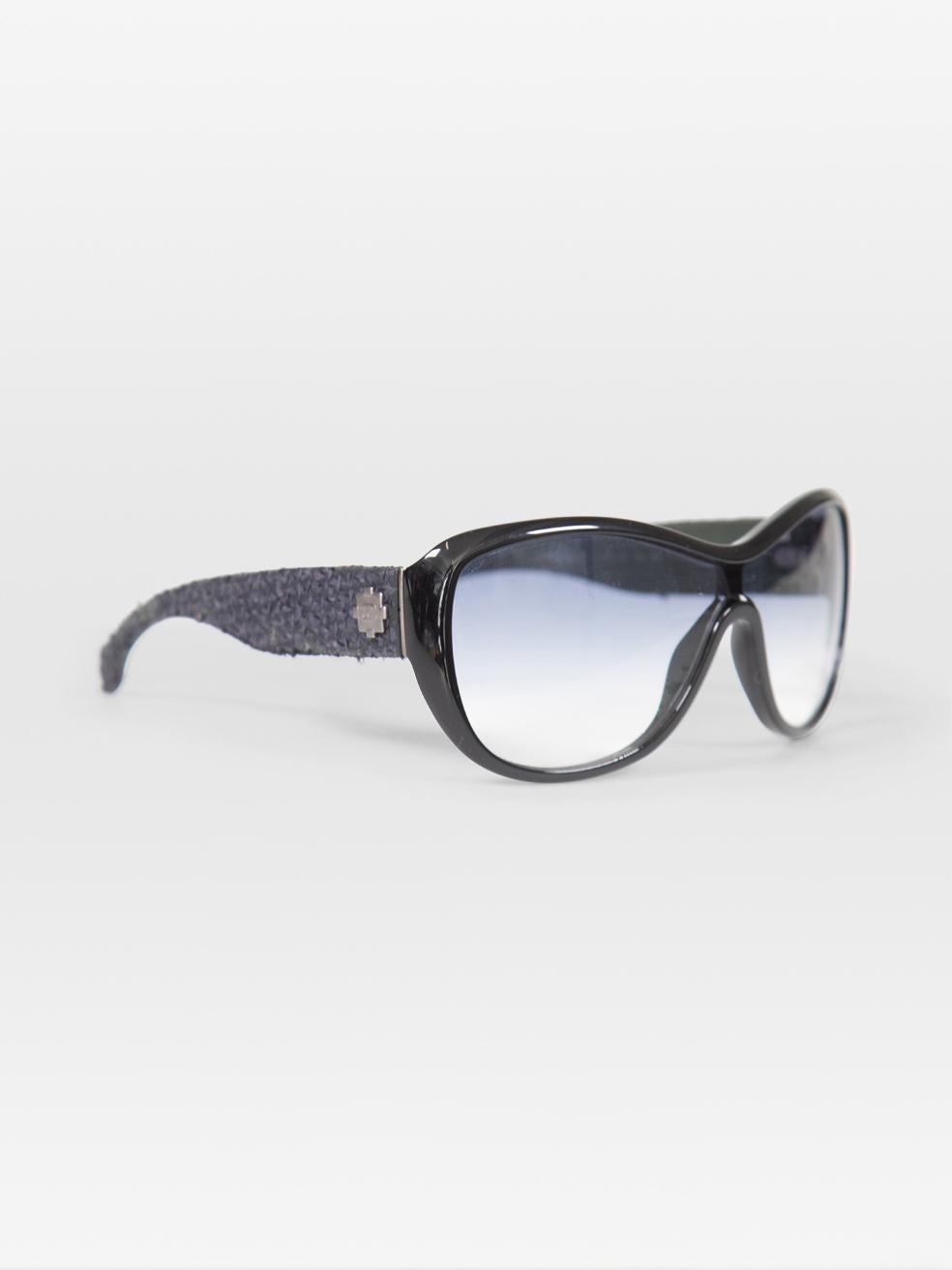 CONDITION is Very good. Minimal wear to the sunglasses is evident. Scratching to the frames and lenses. Discolouration on the right temple and wearing to the cloth on the left temple on this used Chanel designer resale item.
 
 
 
 Details
 
 
