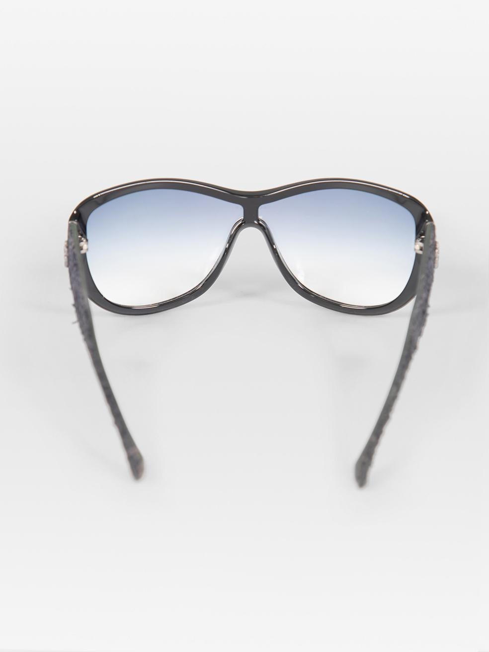 Chanel Black Shield Gradient Lenses Sunglasses In Good Condition For Sale In London, GB
