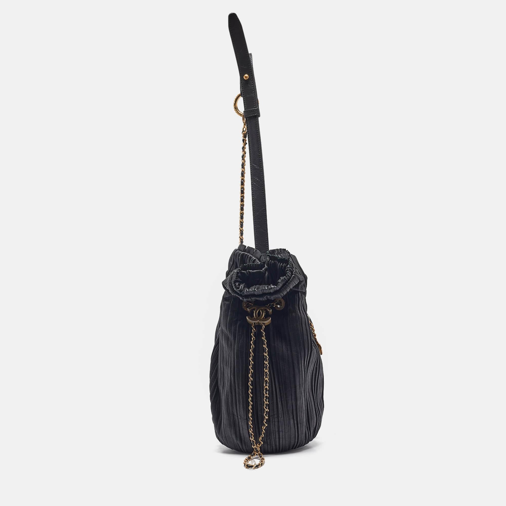Chanel Black Shimmer Leather Coco Pleats Sling Backpack In Good Condition In Dubai, Al Qouz 2