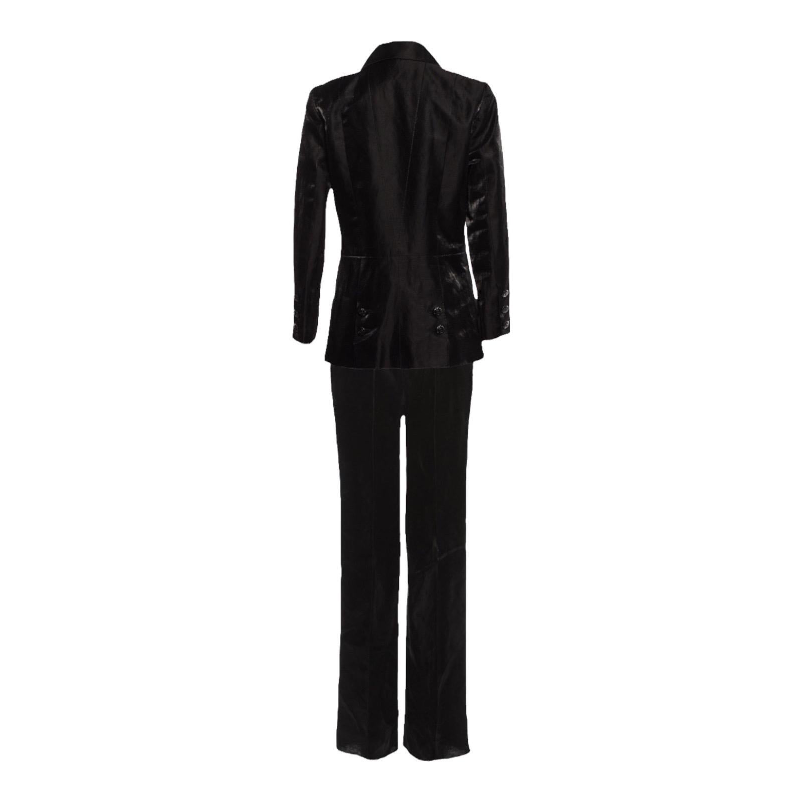 Beautiful CHANEL tuxedo-style pants suit
A classy, timeless CHANEL signature item that will last you for many years
Consisting of two pieces, jacket and trousers
Can be worn as a a statement suit or each piece by itself
Made of shiny linen blend