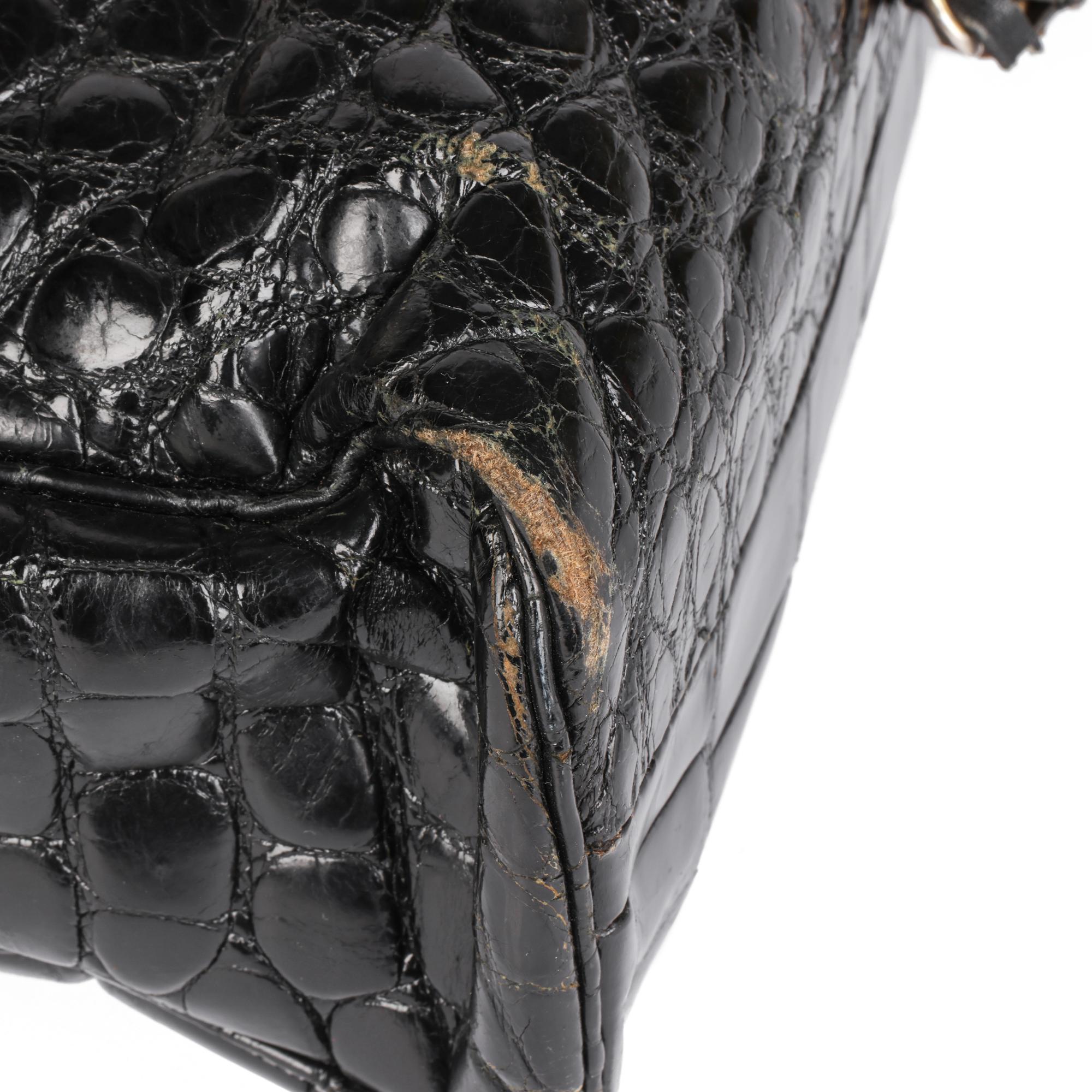 Chanel - Sac d'appareil photo vintage en cuir de crocodile noir brillant en vente 6