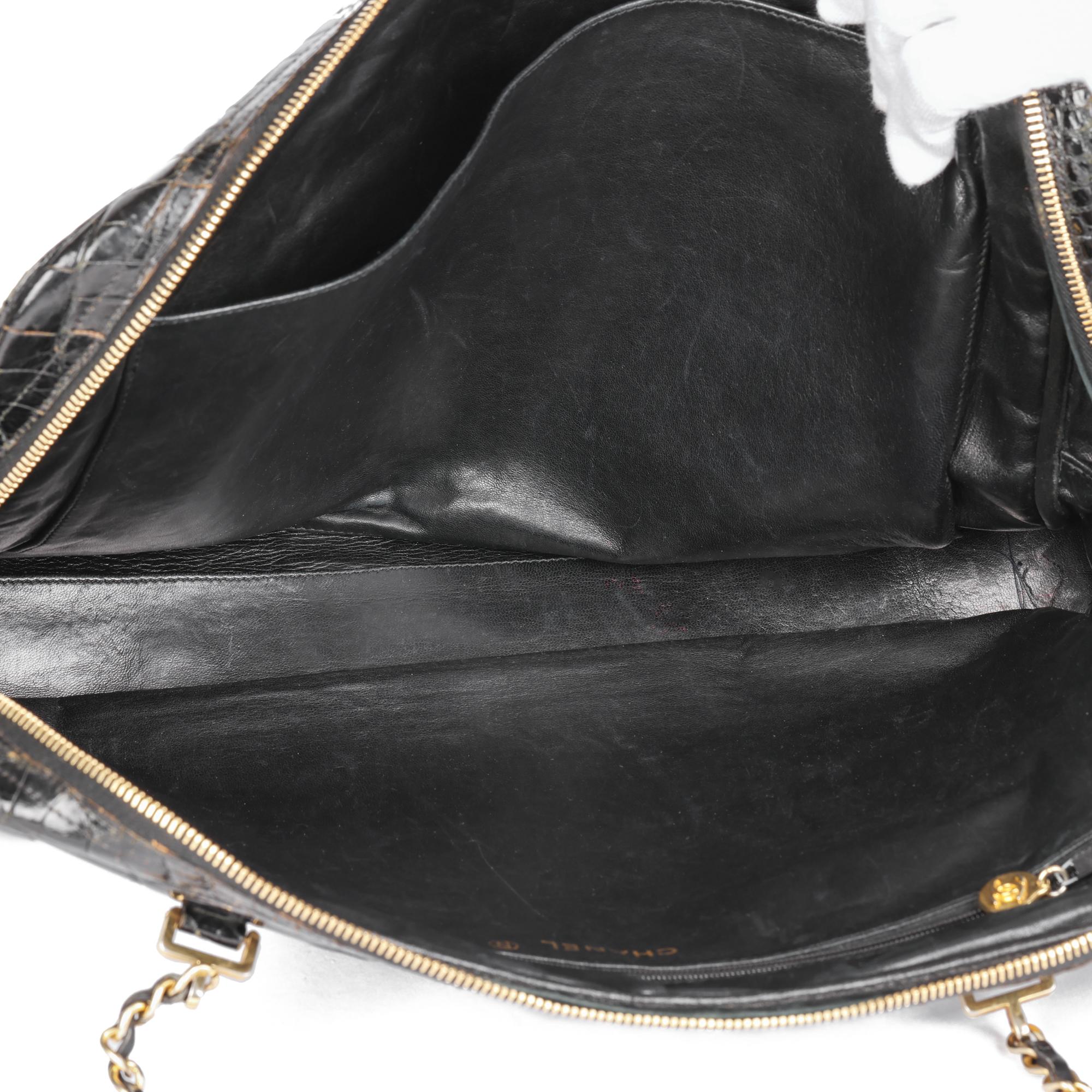 Chanel - Sac d'appareil photo vintage en cuir de crocodile noir brillant en vente 7