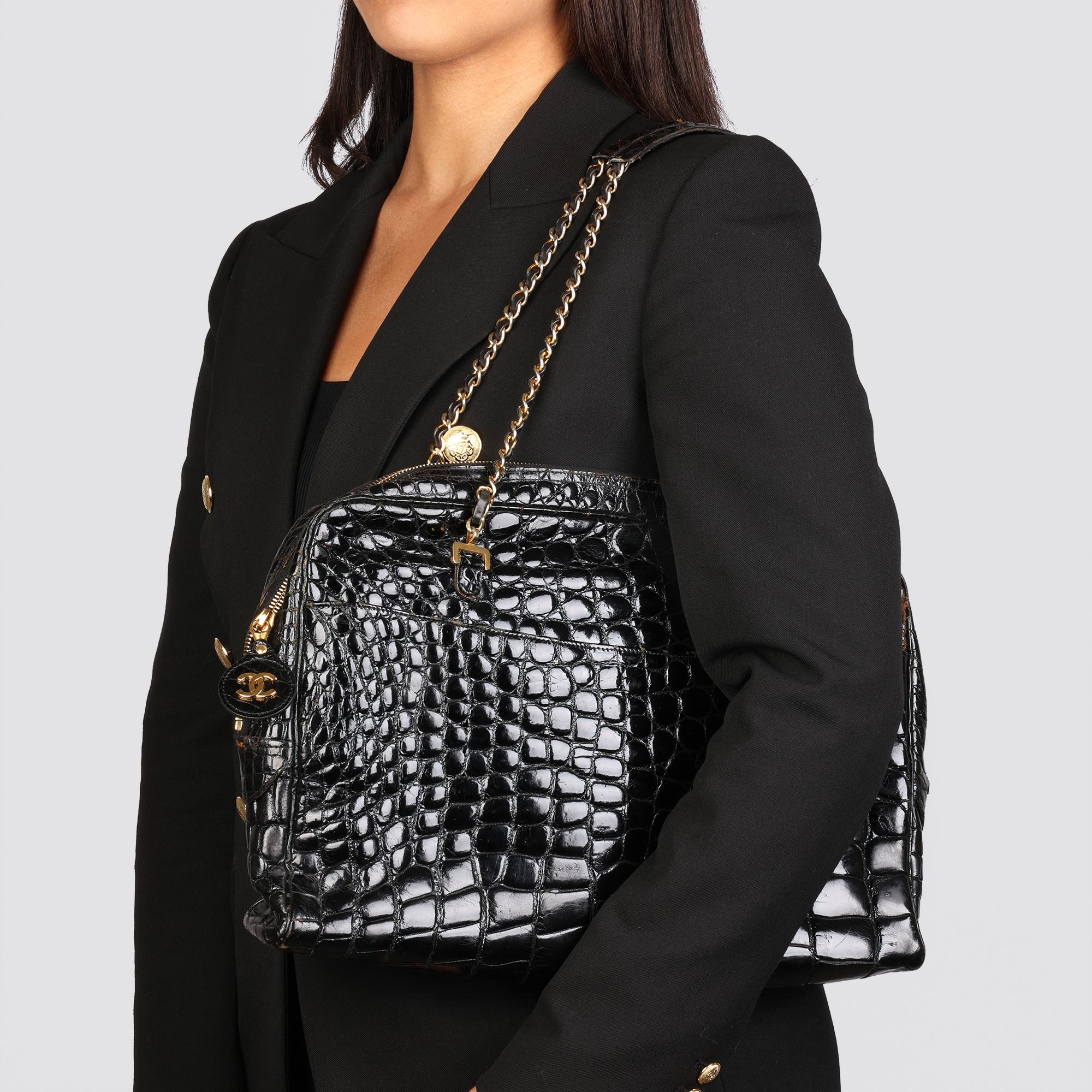 Chanel - Sac d'appareil photo vintage en cuir de crocodile noir brillant en vente 10