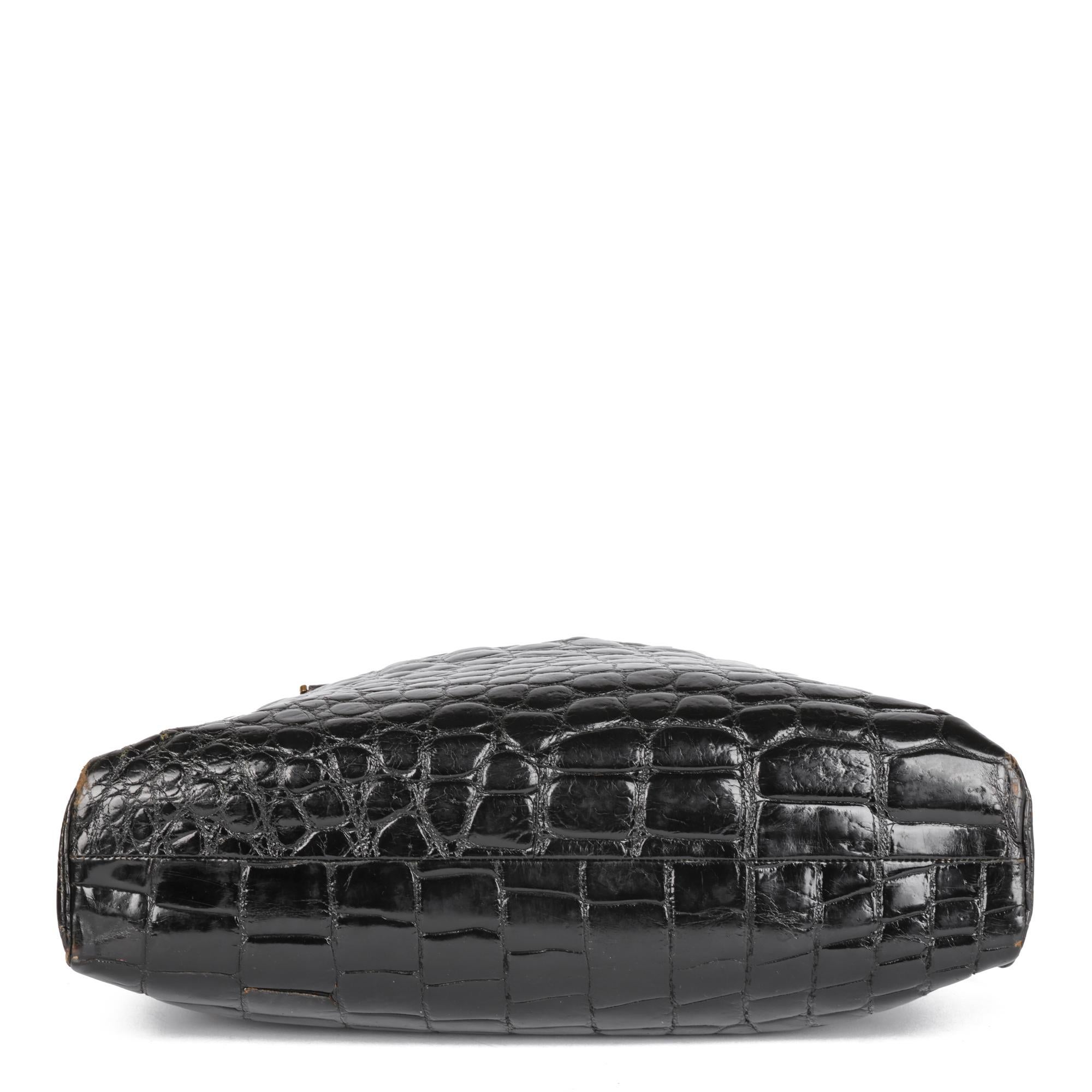Chanel - Sac d'appareil photo vintage en cuir de crocodile noir brillant en vente 1