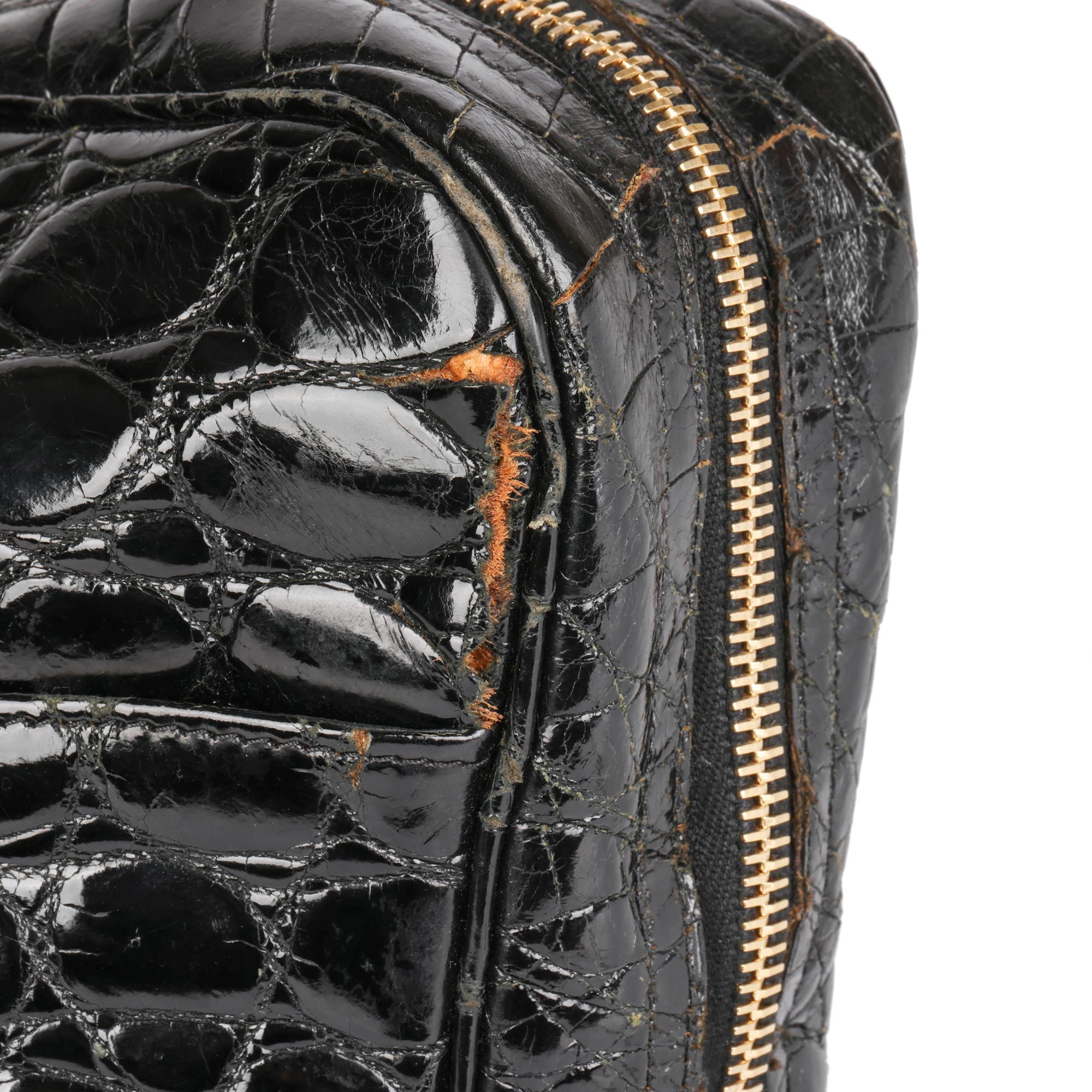 Chanel - Sac d'appareil photo vintage en cuir de crocodile noir brillant en vente 4
