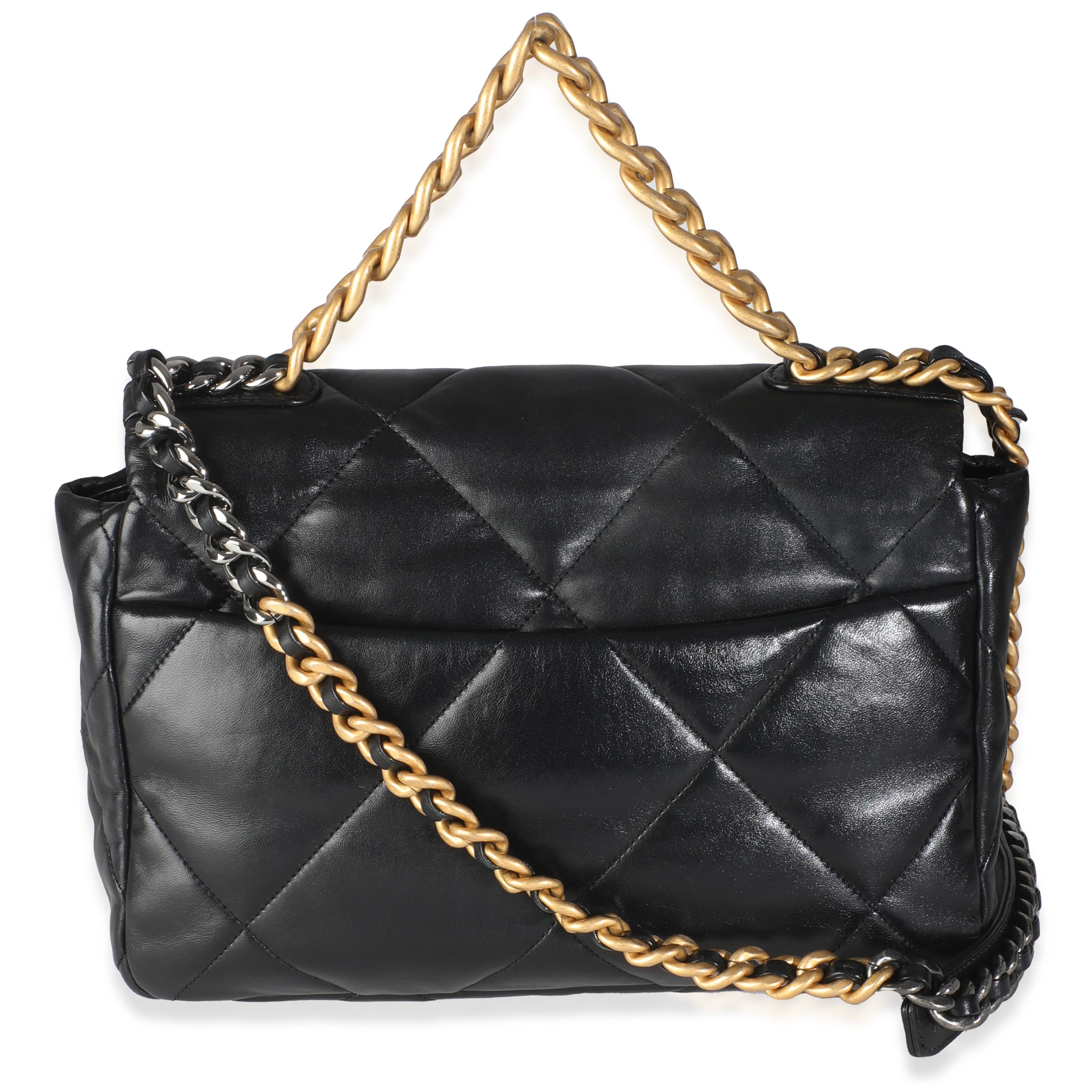 Titre de la liste : Chanel Black Shiny Lambskin Large Chanel 19 Flap Bag
SKU : 145302
Condit : Usagé 
Description de l'état : Un classique intemporel qui ne se démode jamais, le sac à rabat de Chanel date de 1955 et a connu un certain nombre de