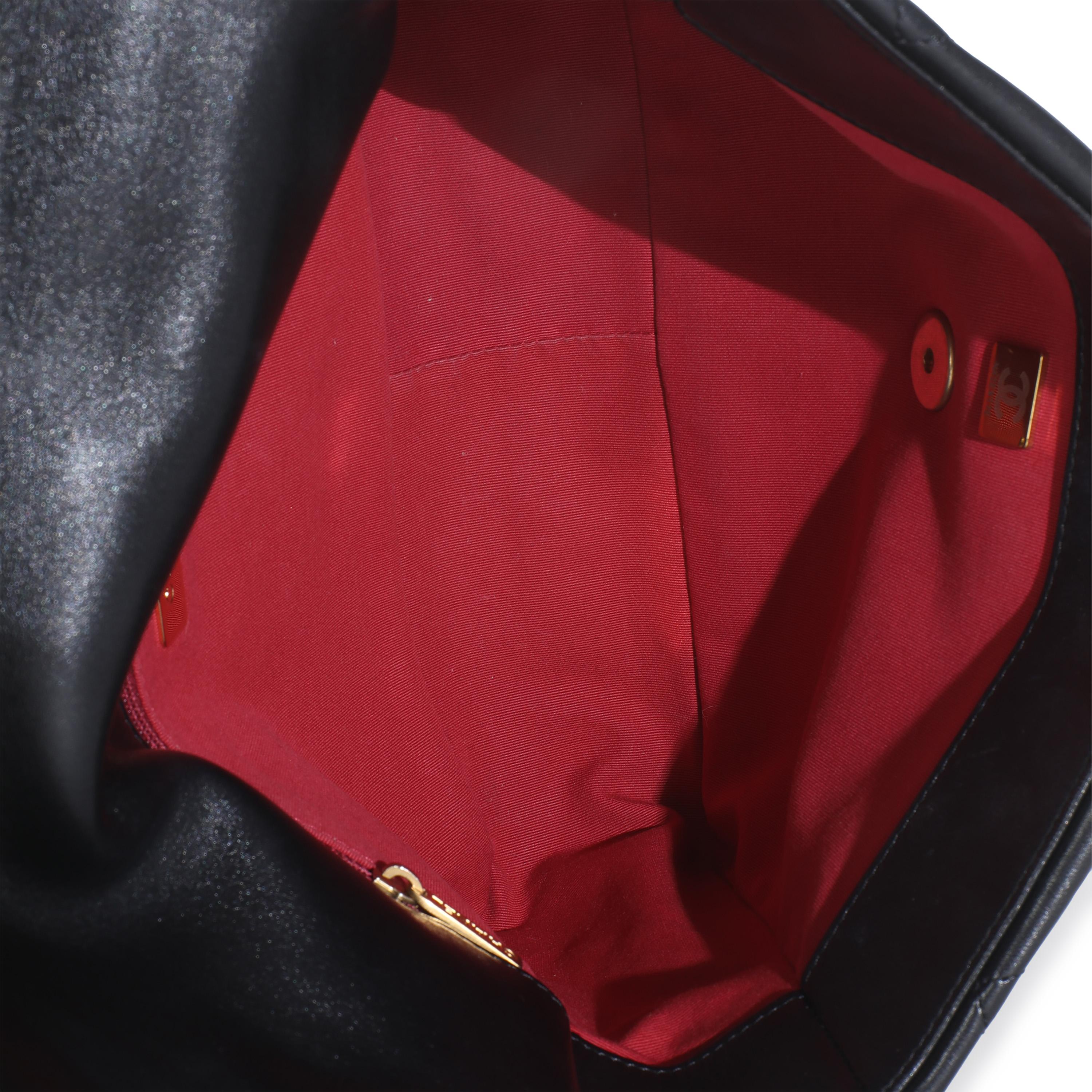 Chanel Black Shiny Lambskin Large Chanel 19 Flap Bag en vente 1