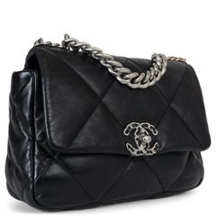 CHANEL black shiny lambskin leather 19 MEDIUM Shoulder Bag