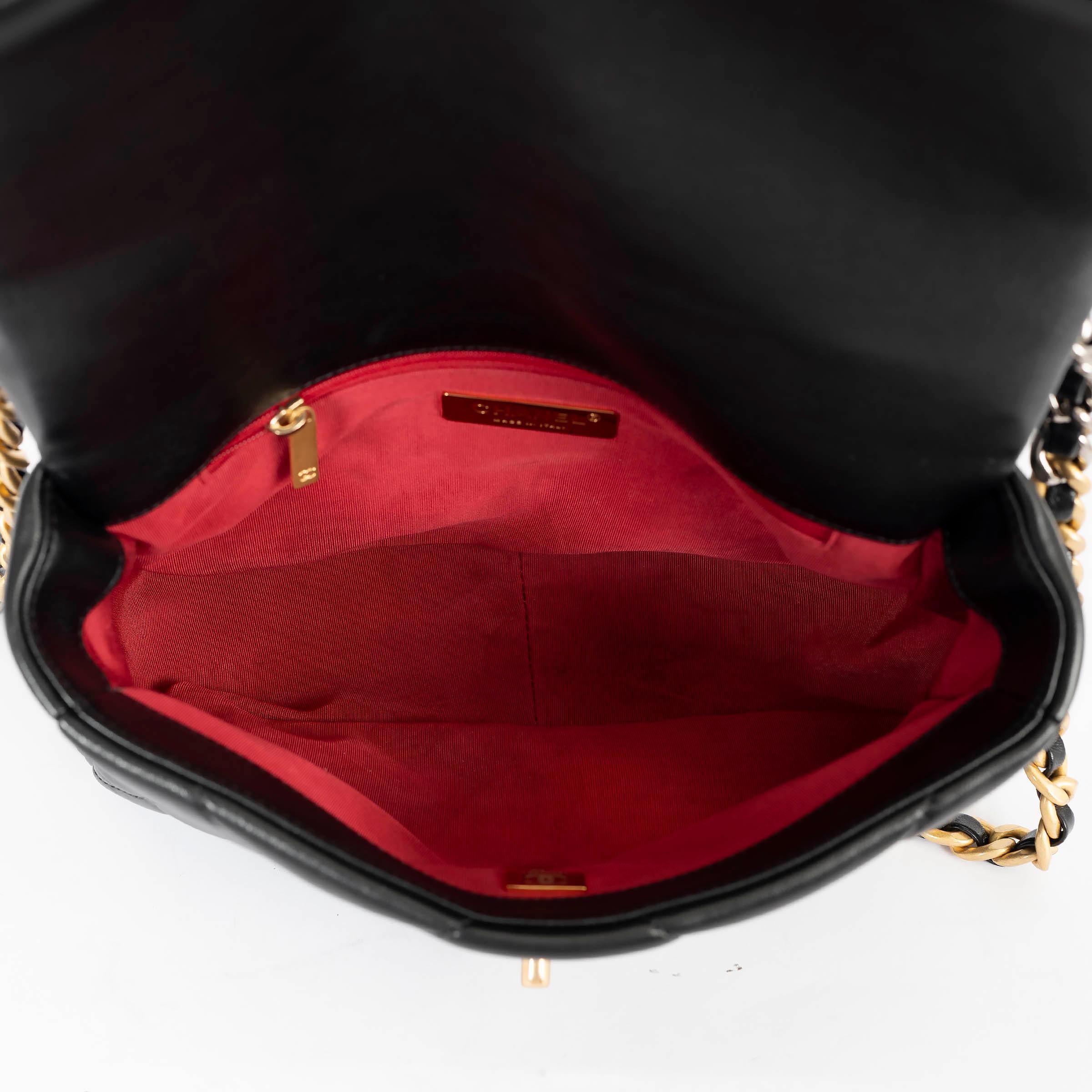 CHANEL black shiny lambskin leather 19 MEDIUM Shoulder Bag 1