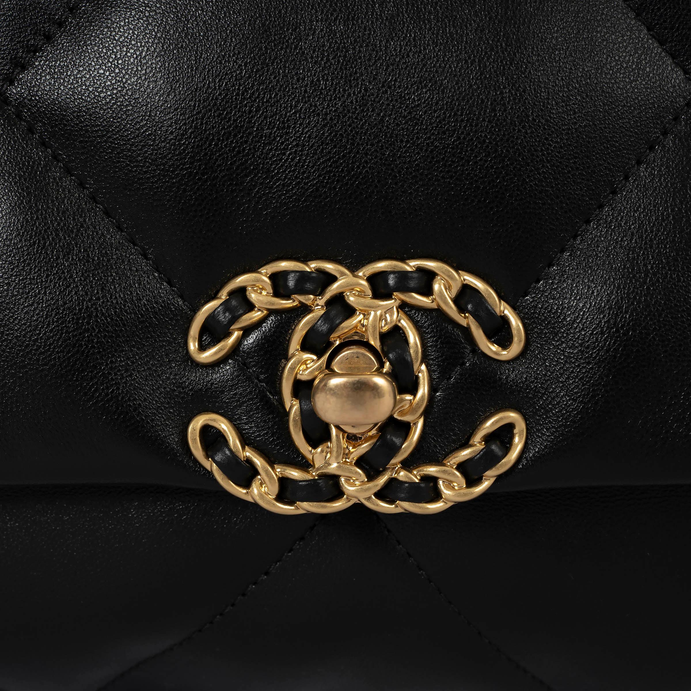 CHANEL black shiny lambskin leather 19 MEDIUM Shoulder Bag 2