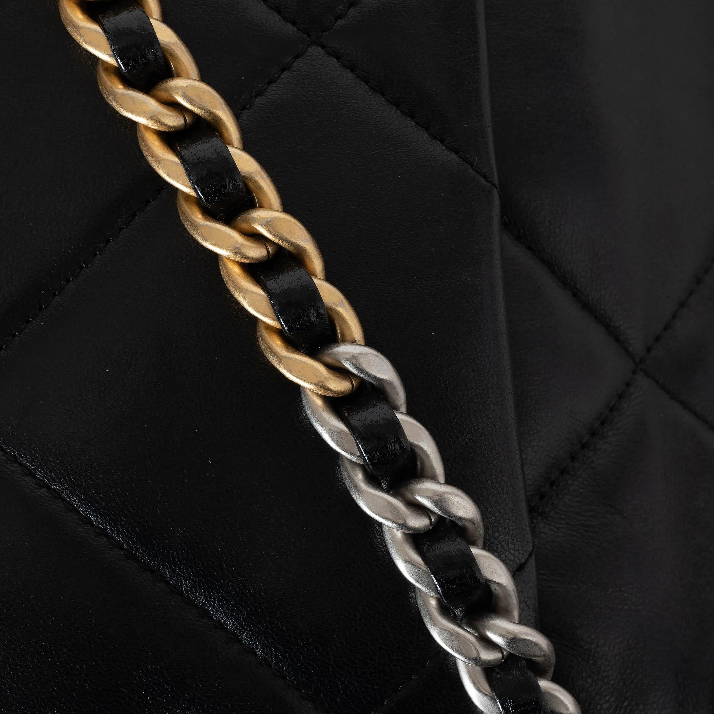 CHANEL black shiny lambskin leather 19 MEDIUM Shoulder Bag For Sale 3