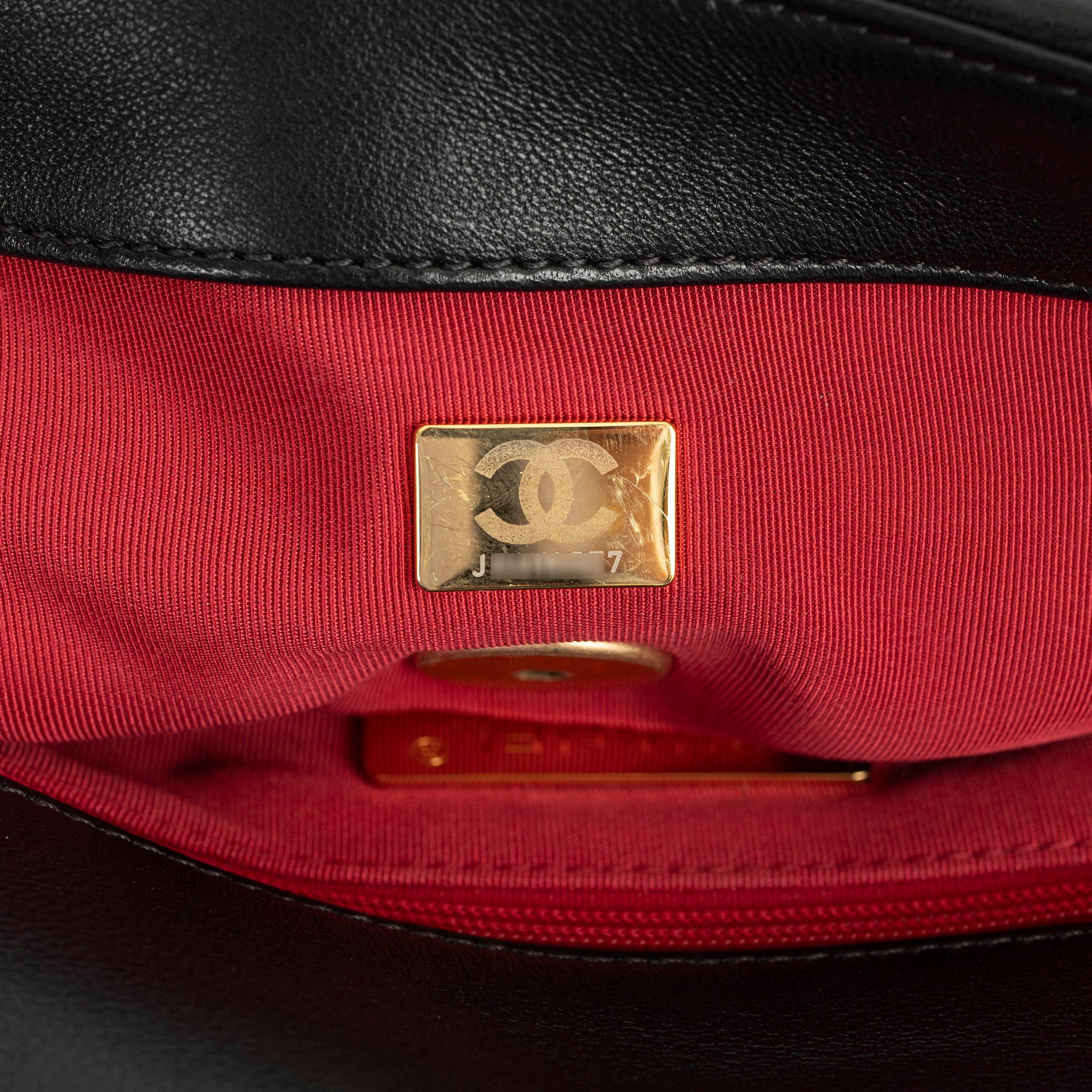 CHANEL black shiny lambskin leather 19 MEDIUM Shoulder Bag 4