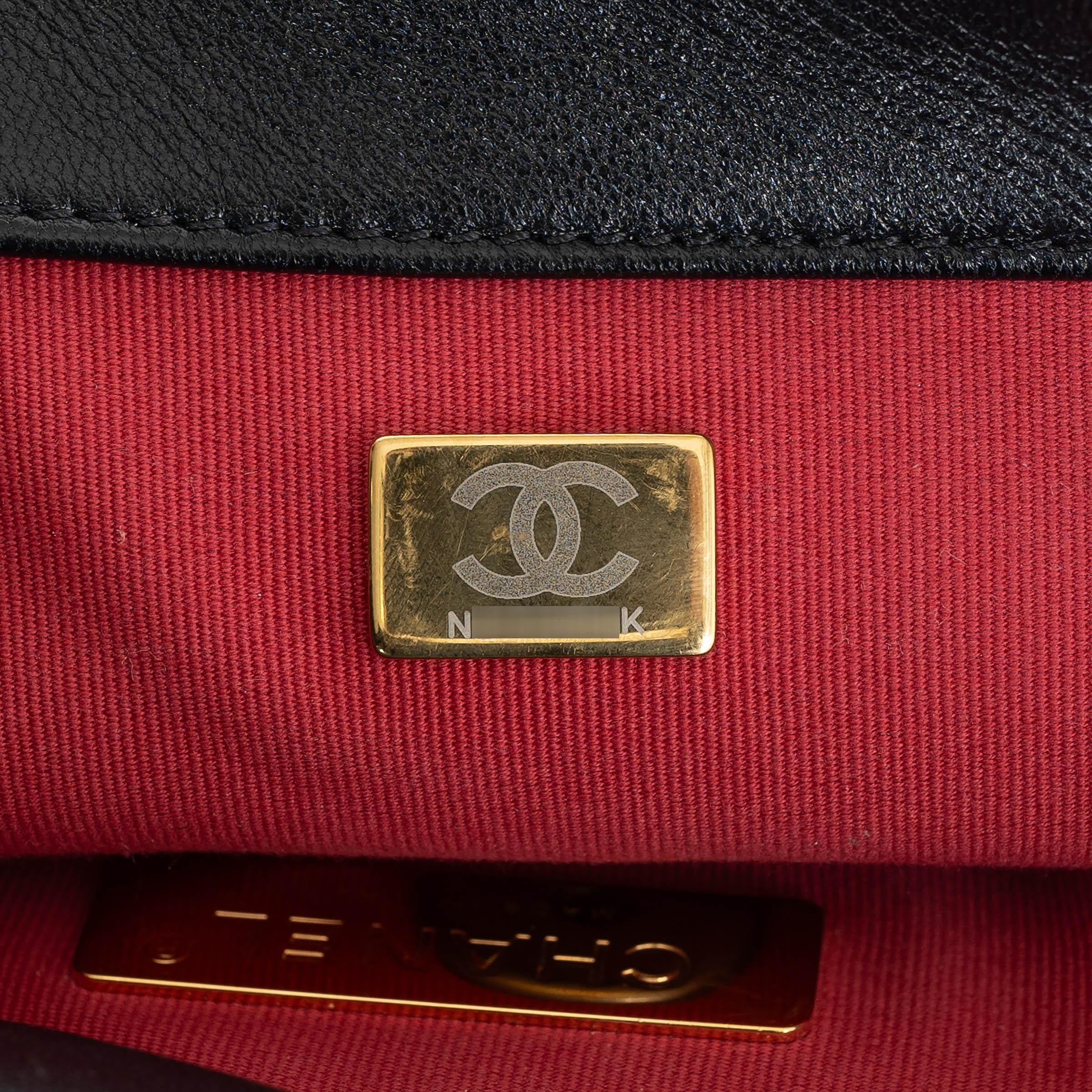 CHANEL black shiny lambskin leather 19 MEDIUM Shoulder Bag For Sale 5