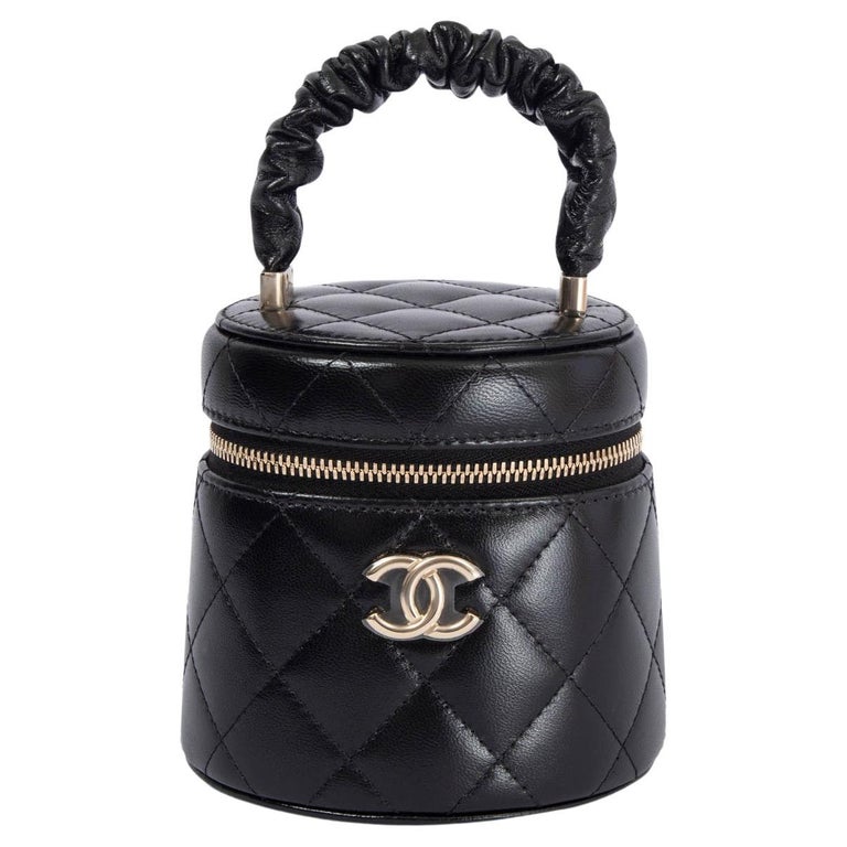 CHANEL black Shiny leather 2022 22S MINI VANITY CASE Bag For Sale