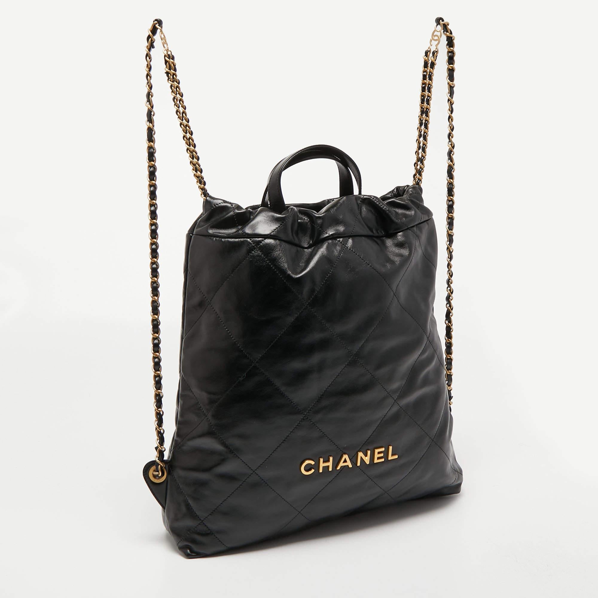 Chanel Black Shiny Quilted Leather 22 Backpack In New Condition In Dubai, Al Qouz 2