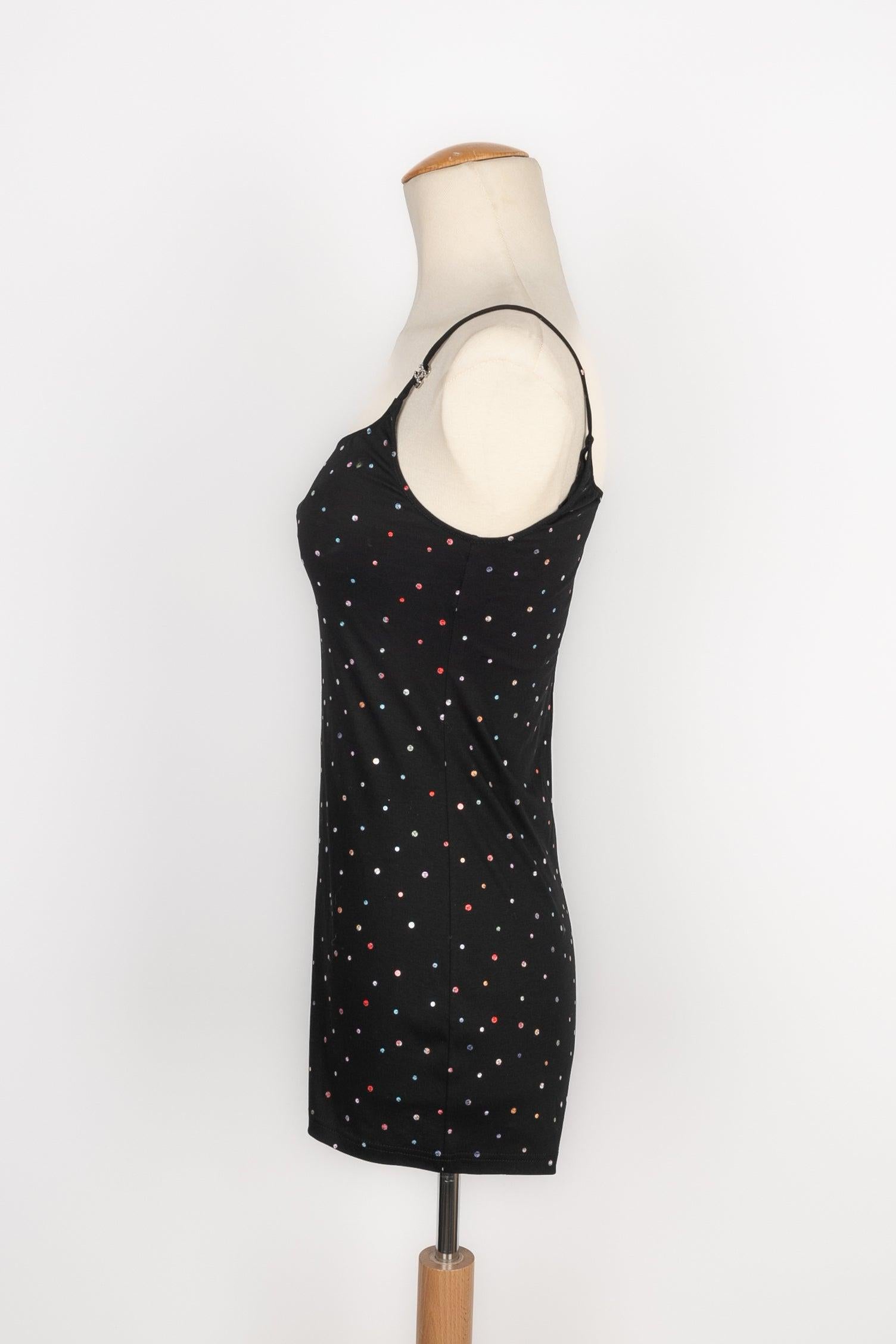 Chanel - Black shorts-swimsuit decorated with tiny multicolored pastilles. No size indicated, it fits a 36FR. 2024 circa Collection.

Additional information:
Condition: Very good condition
Dimensions: Chest: 35 cm - Waist: 33 cm - Hips: 42 cm -