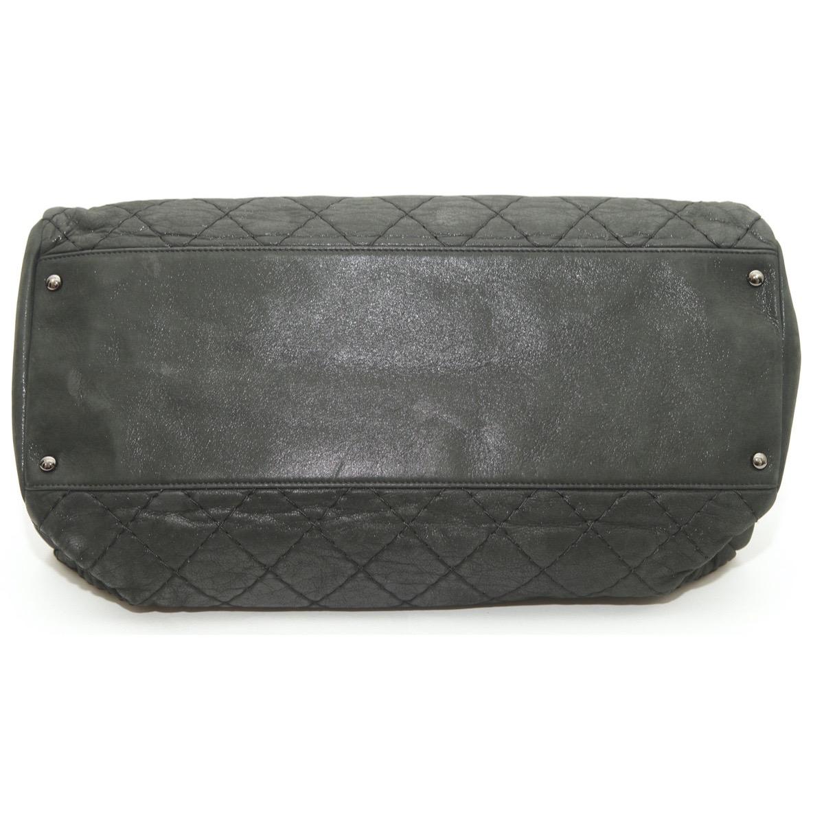 CHANEL Sac Black Shoulder Bowling JUST MADEMOISELLE Quilted Iridescent Chain Bon état - En vente à Hollywood, FL