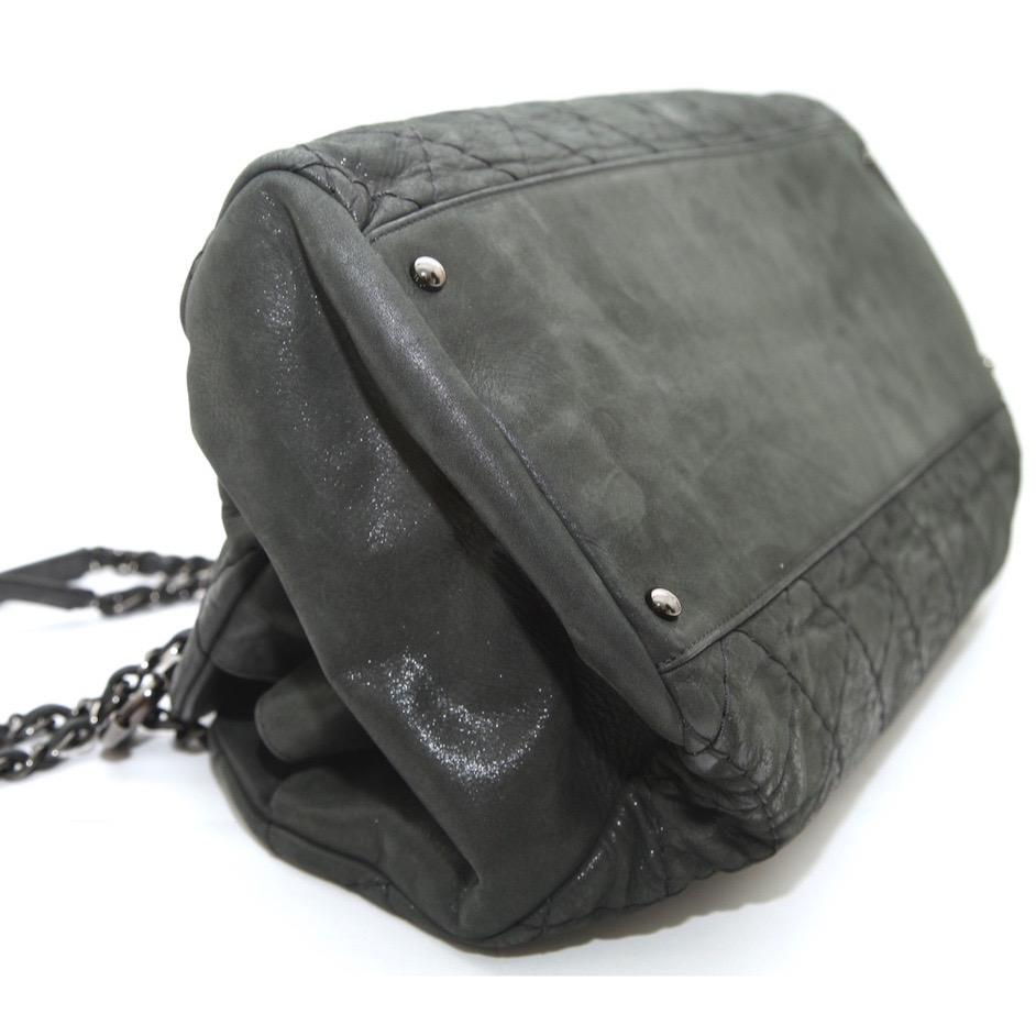 CHANEL Sac Black Shoulder Bowling JUST MADEMOISELLE Quilted Iridescent Chain en vente 1