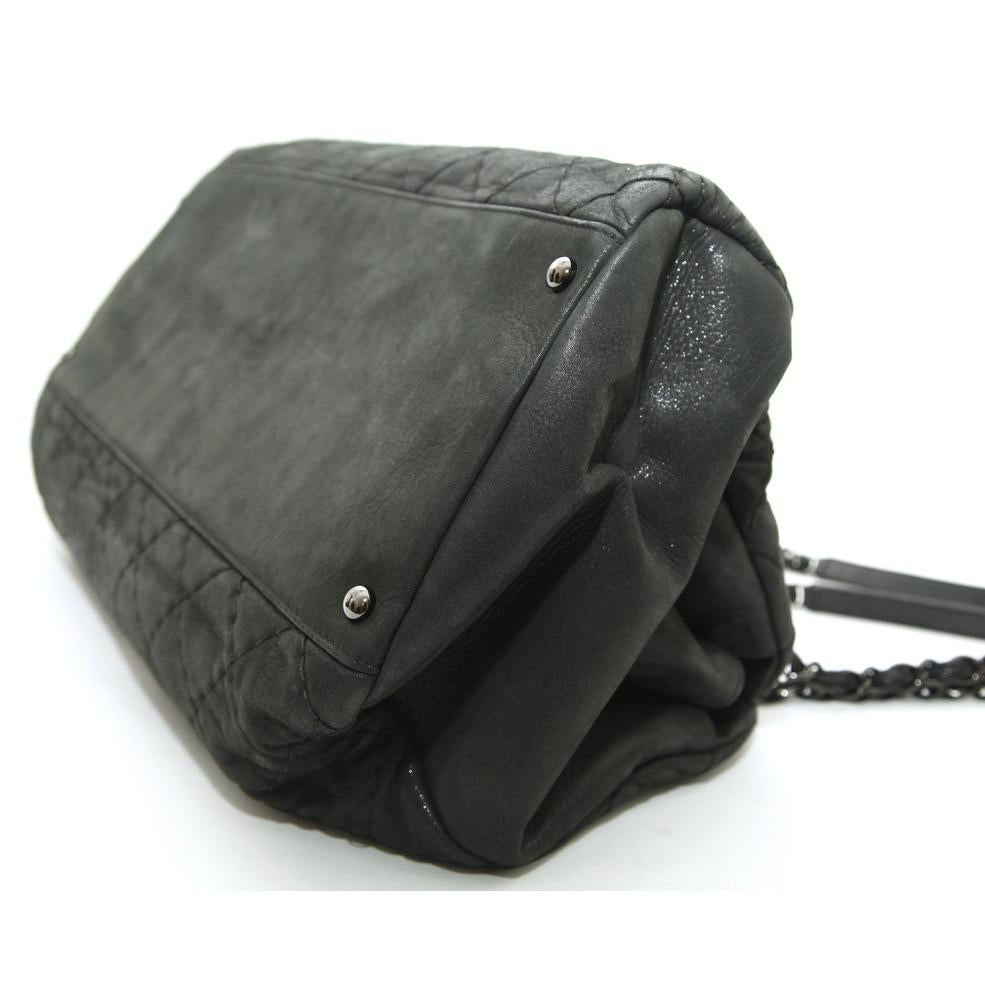 CHANEL Sac Black Shoulder Bowling JUST MADEMOISELLE Quilted Iridescent Chain en vente 2