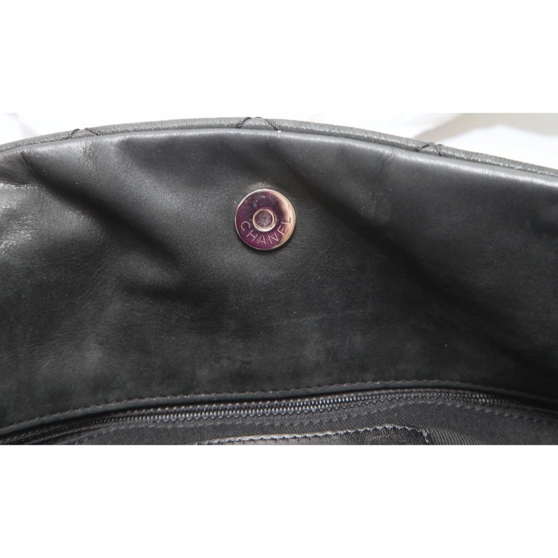 CHANEL Sac Black Shoulder Bowling JUST MADEMOISELLE Quilted Iridescent Chain en vente 4