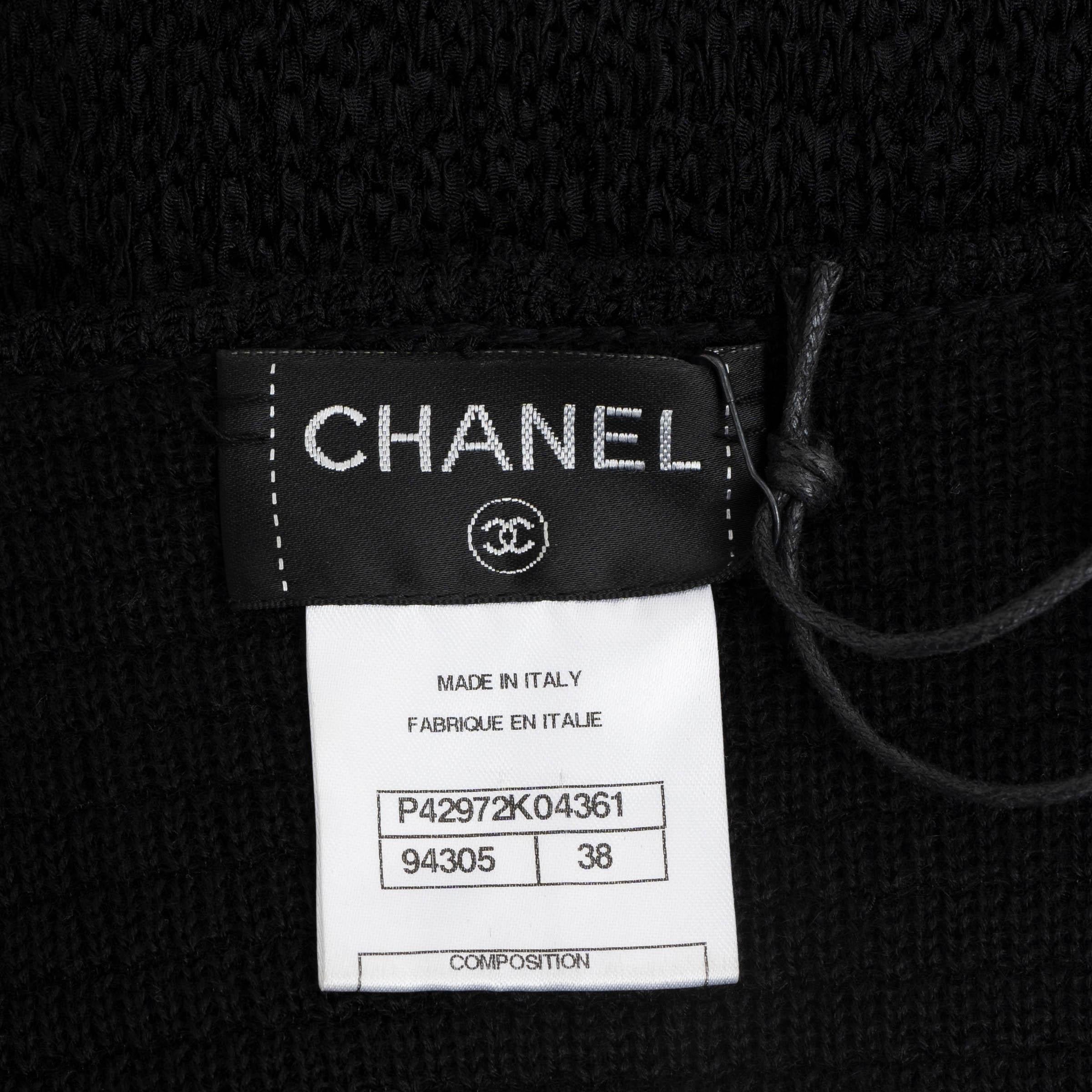 Chanel soie noire 2012 12C ANTIBES BUTTON-FRONT Cardigan Pull 38 XS en vente 1