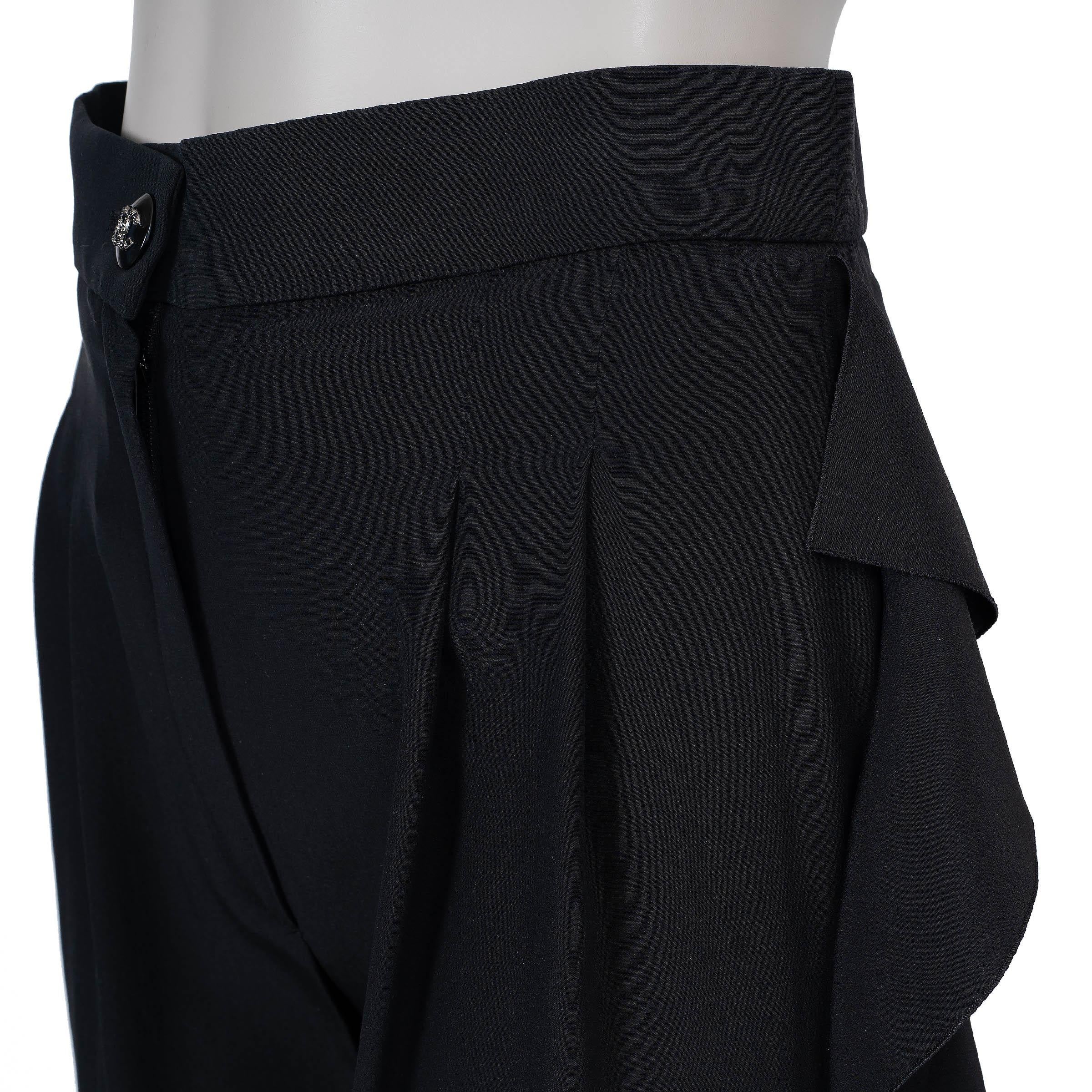 CHANEL black silk 21C CAPRI SIDE RUFFLE Pants 36 XS For Sale 1