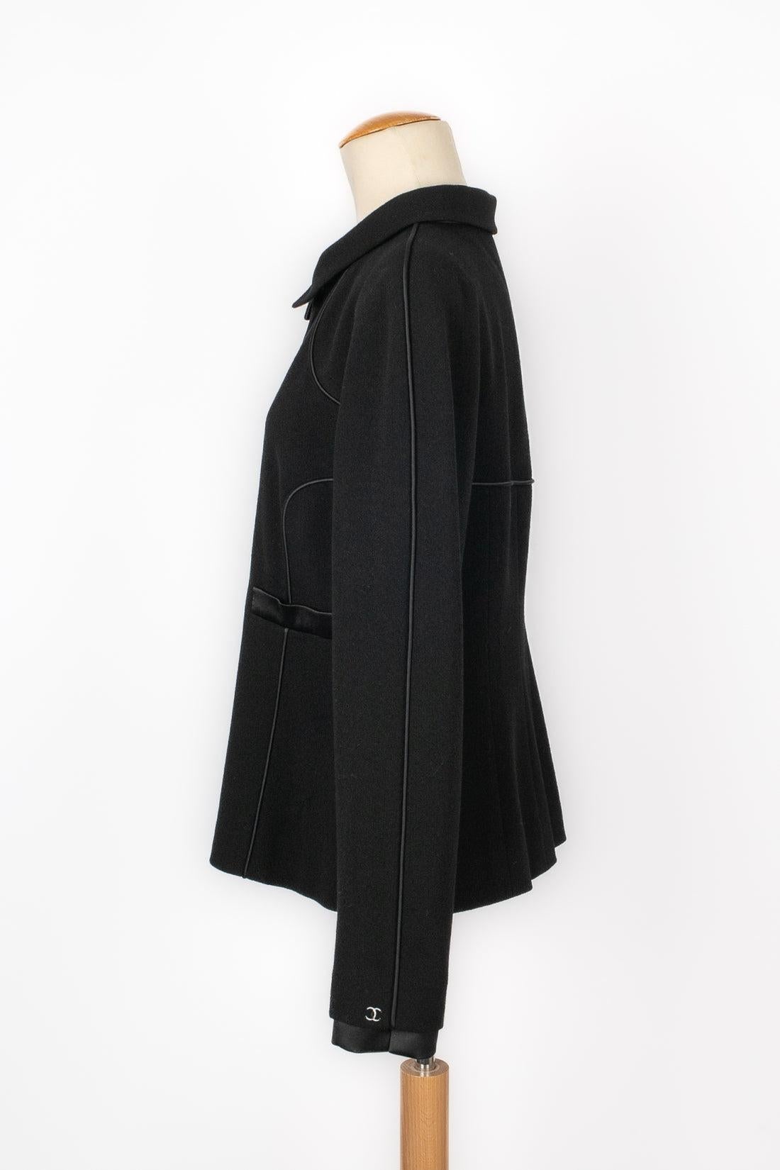 Chanel Black Silk and Wool Pant Suit Fall, 2002 In Excellent Condition For Sale In SAINT-OUEN-SUR-SEINE, FR