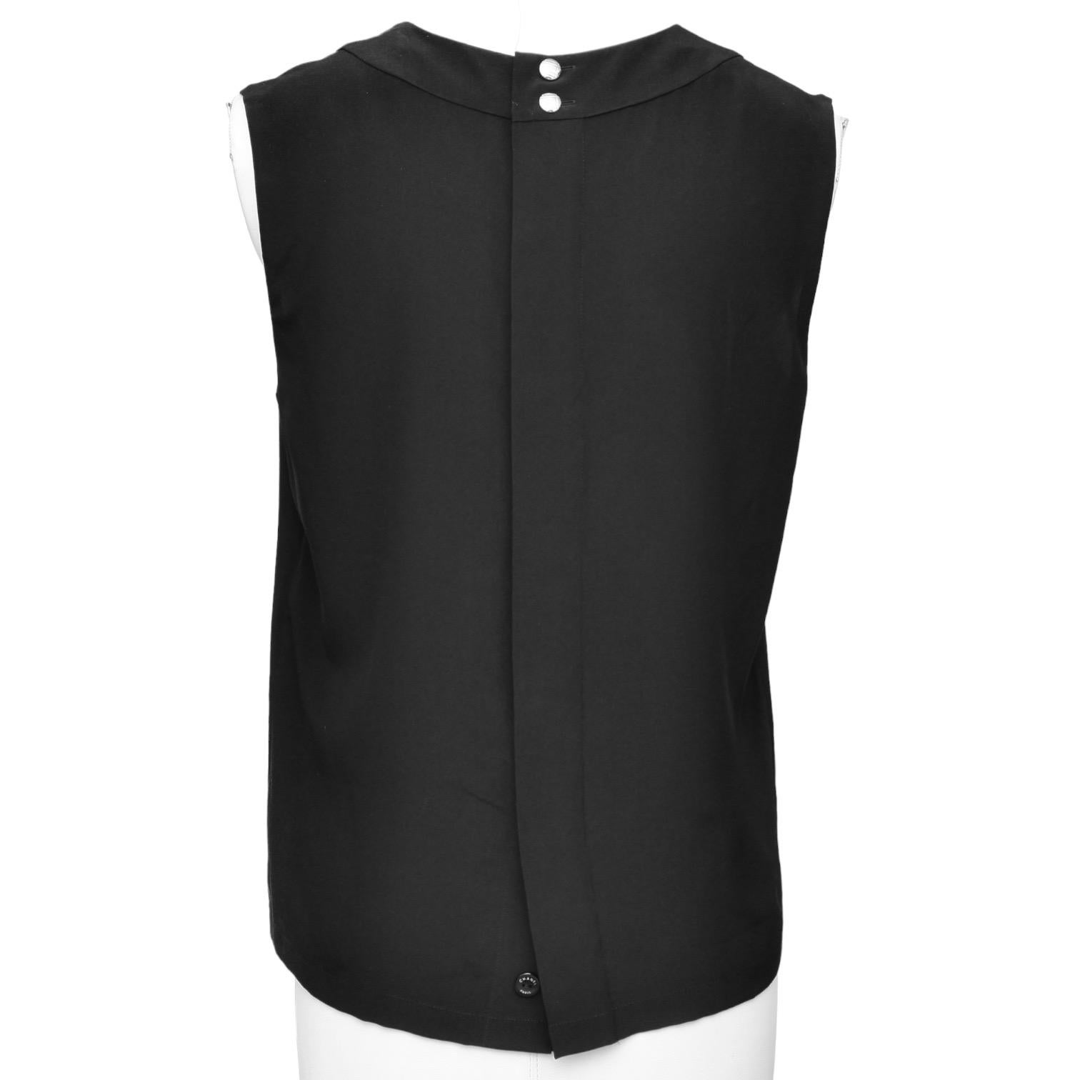 CHANEL Schwarze Seidenbluse ärmelloses Top Shirt plissierte V-Ausschnitt Knöpfe Gr. 36 Damen im Angebot