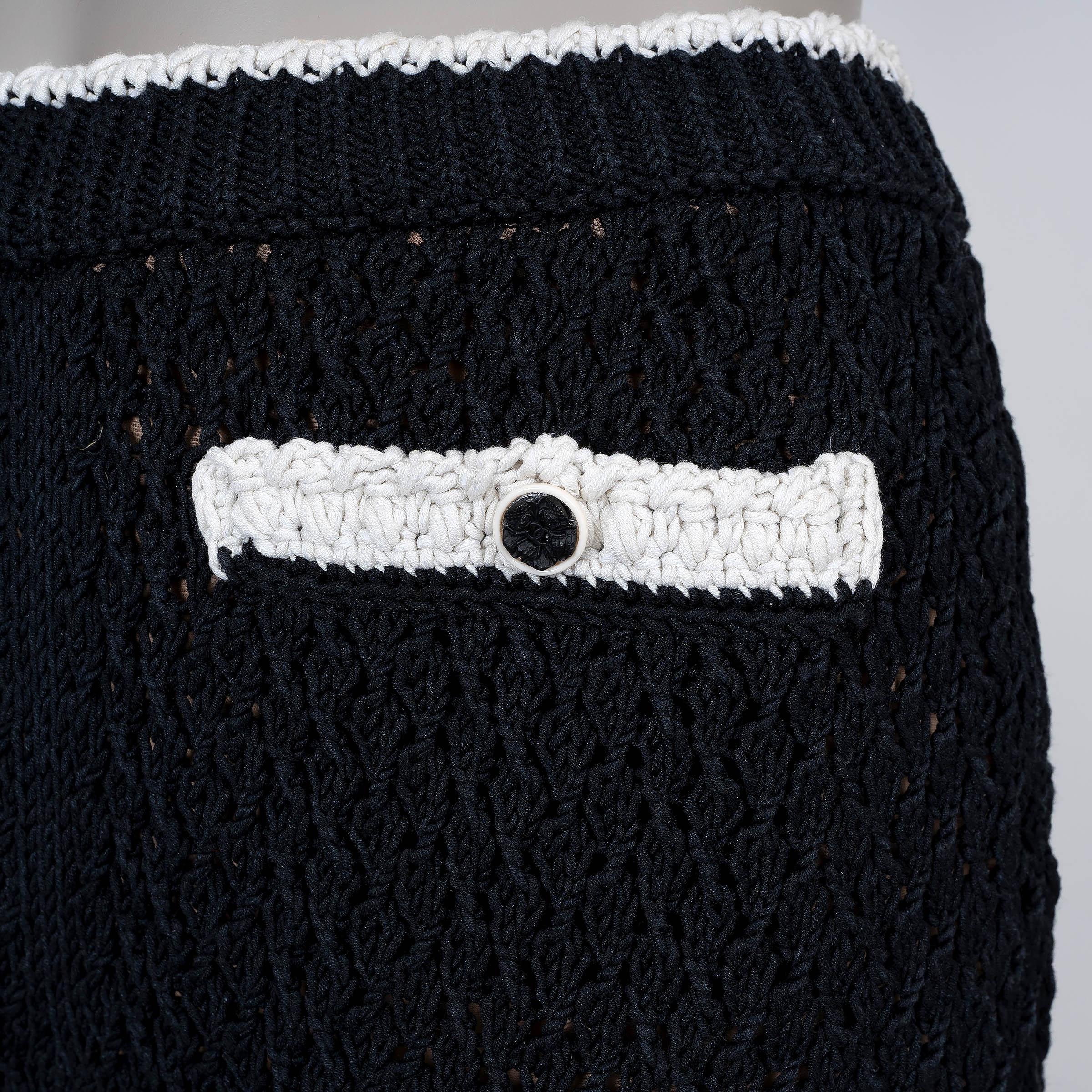 Women's CHANEL black silk & cotton 22C DUBAI CROCHET CROPPED Pants 36 XS For Sale