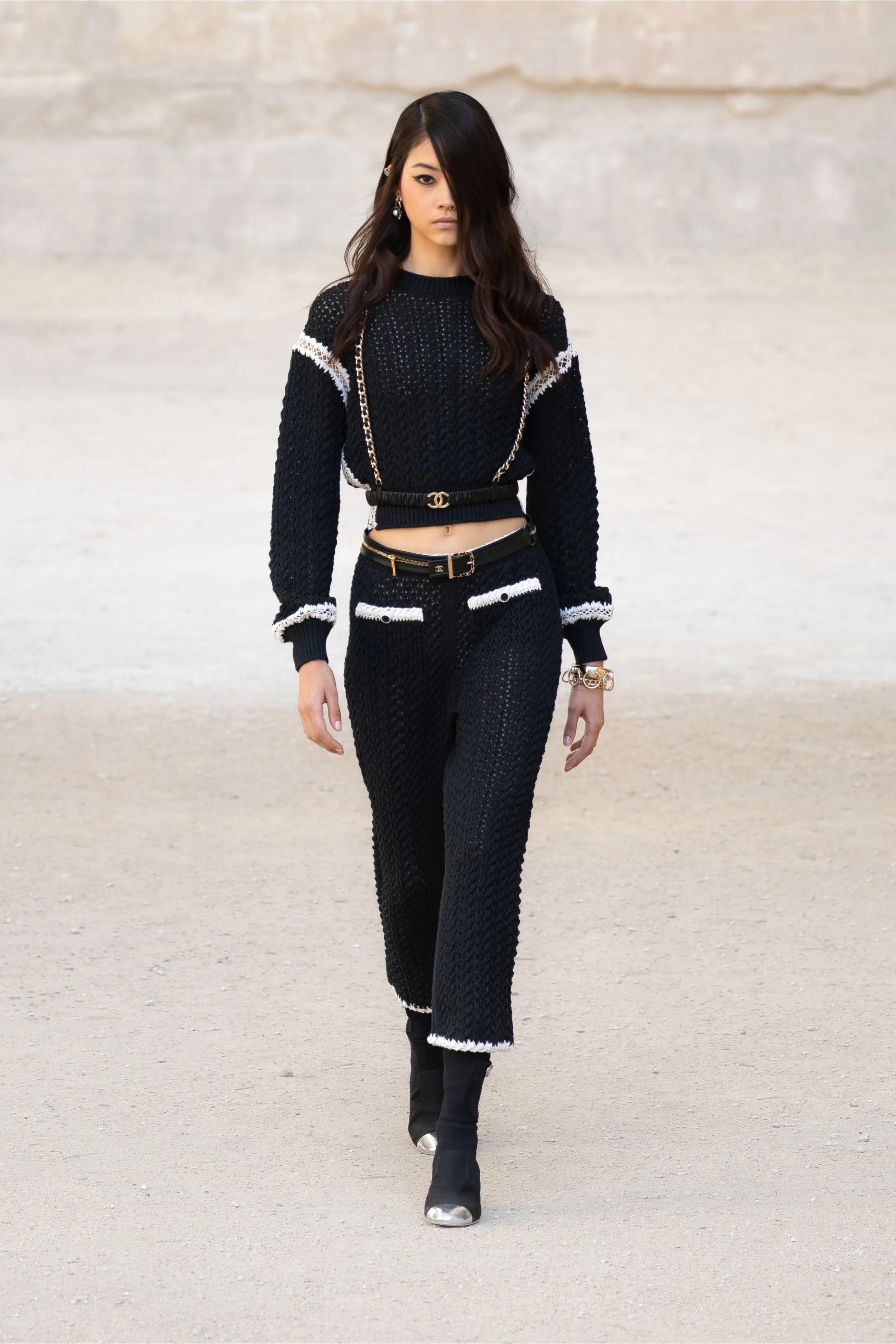 CHANEL black silk & cotton 22C DUBAI CROCHET CROPPED Pants 36 XS For Sale 4