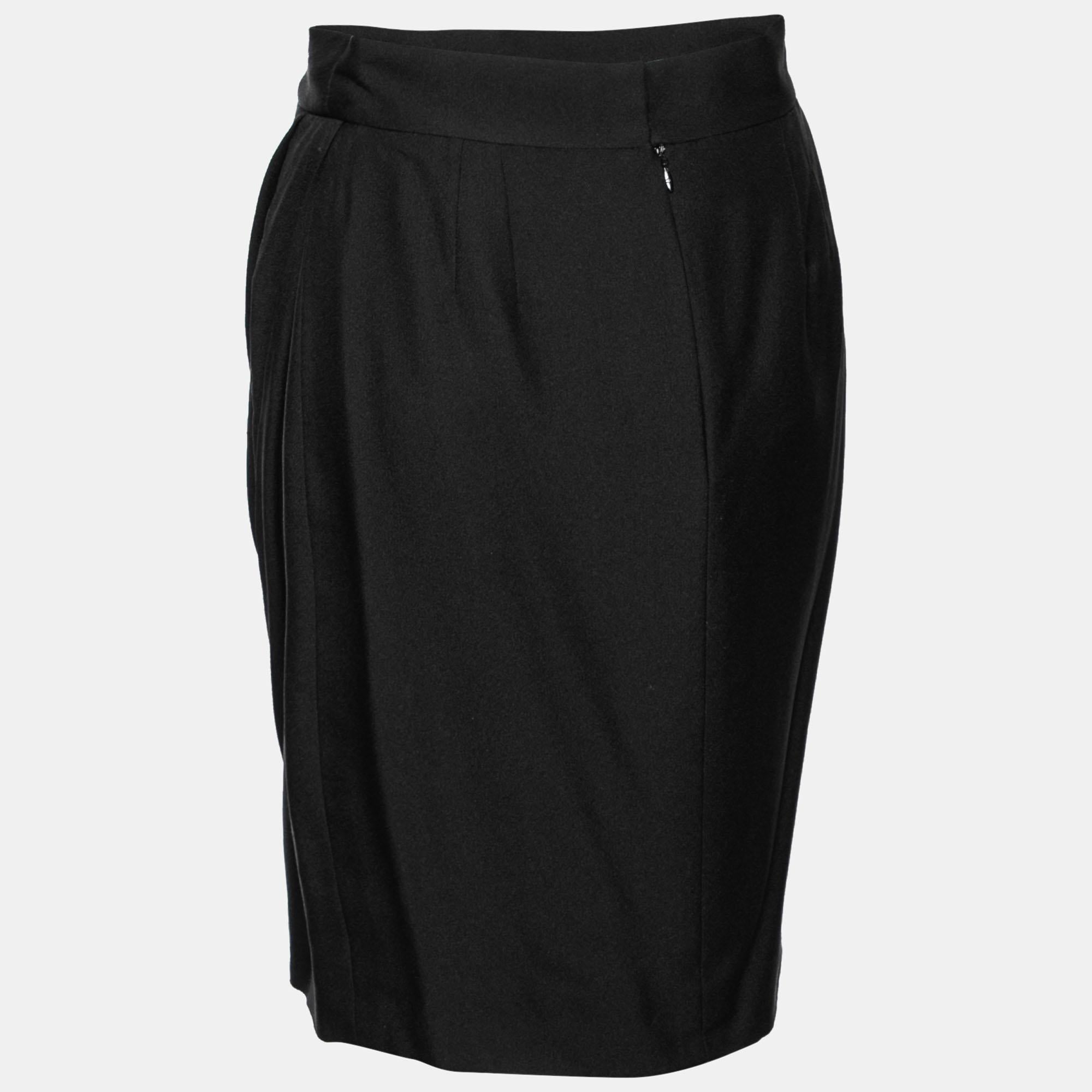 Amp up your style quotient with this skirt from the House of Chanel. Cut from black silk crepe fabric, this skirt flaunts draped formations and a zip-type fastening. Complement this gorgeous Chanel skirt with a chic blouse and matching heels for a