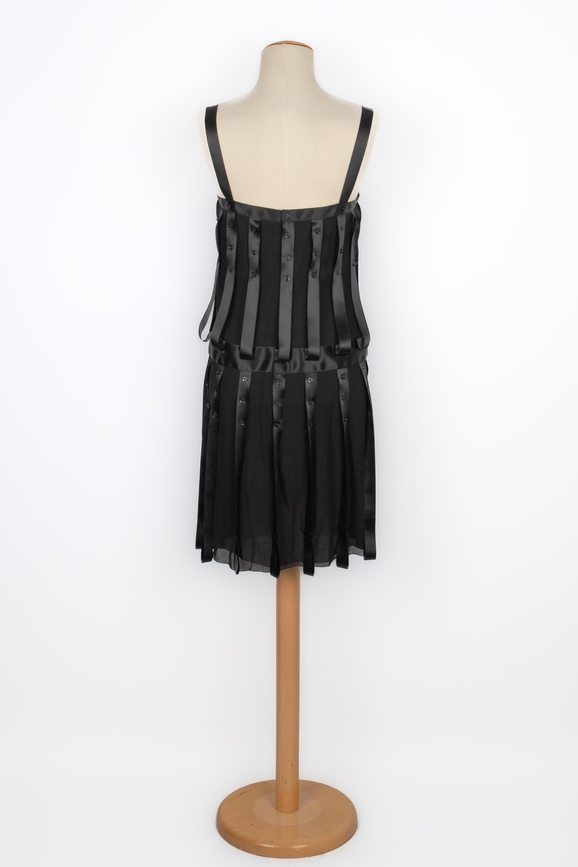 Vestido de seda negra Chanel, 2003 en Excelente Estado en SAINT-OUEN-SUR-SEINE, FR
