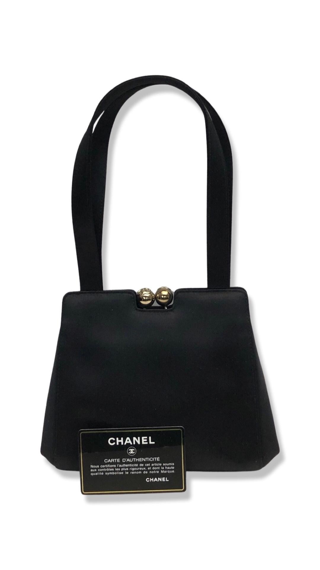 Women's or Men's Chanel black silk purse handbag For Sale