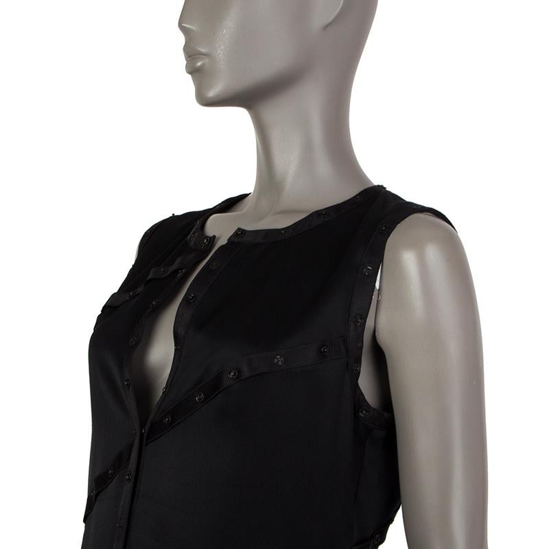Chanel sheath dress in black silk (100%). With slit neck, snaps trims, and lace underlayer around the hemline. Closes with snaps on the front. Lined in black silk (100%). Has been worn and is in excellent condition. 

Tag Size 40
Size M
Shoulder